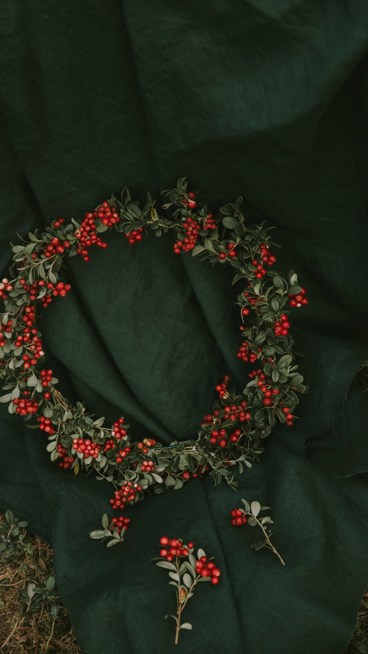 Couronne de Fleurs Rouge et Verte. Wallpaper in 750x1334 Resolution