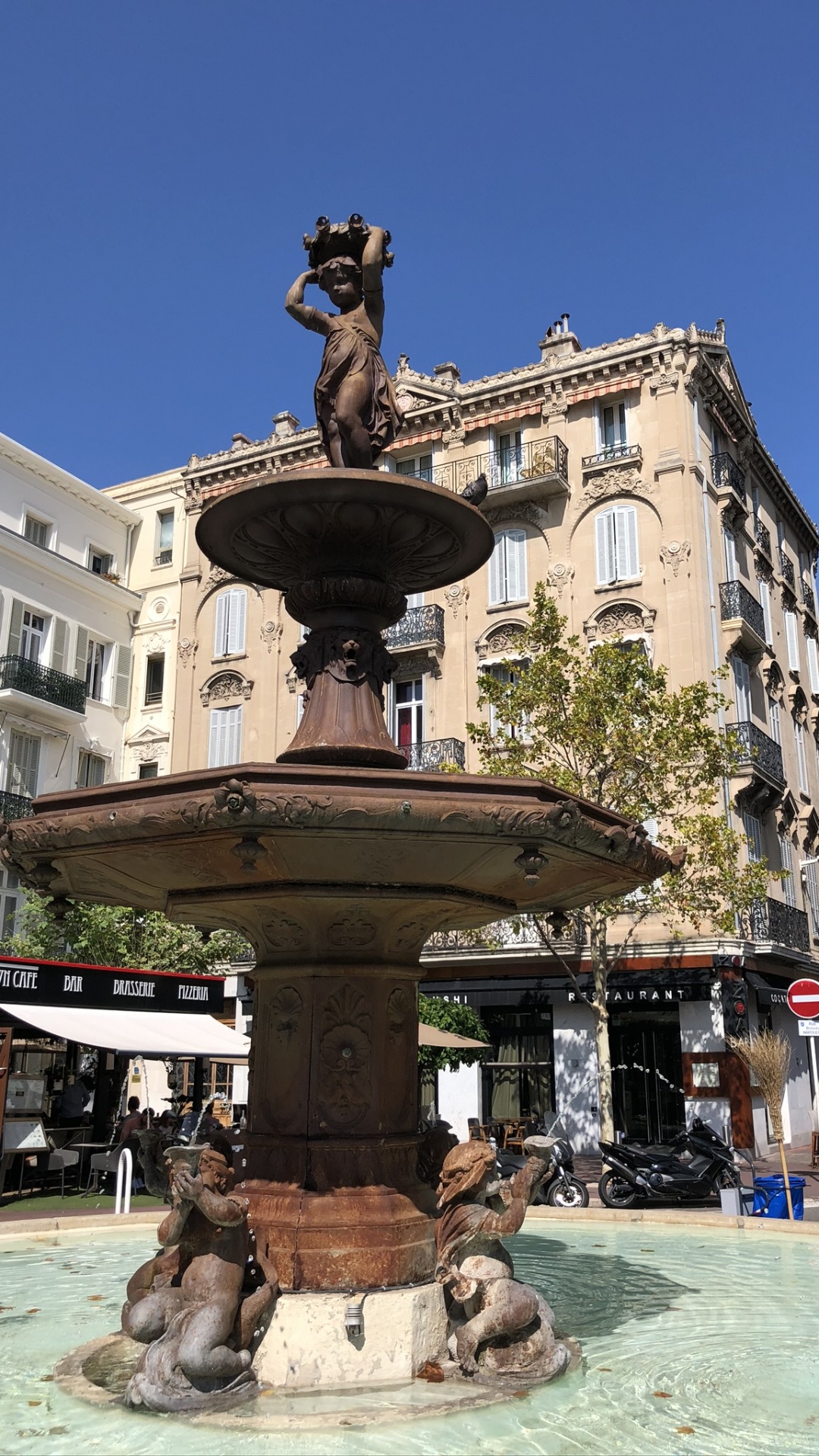 Fountain, Water, Tourism, Statue, Town. Wallpaper in 1080x1920 Resolution