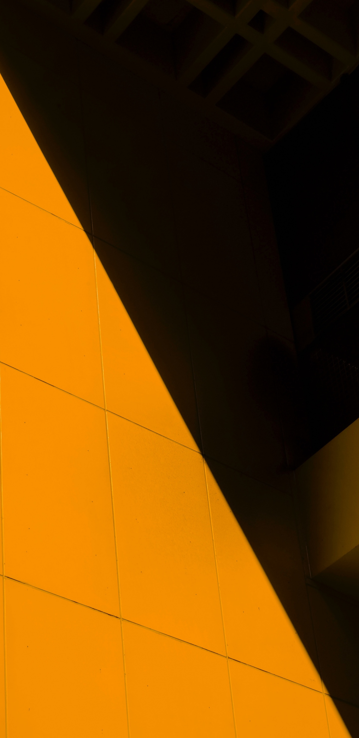 Baldosas Amarillas Cerca de la Pared Blanca. Wallpaper in 1440x2960 Resolution