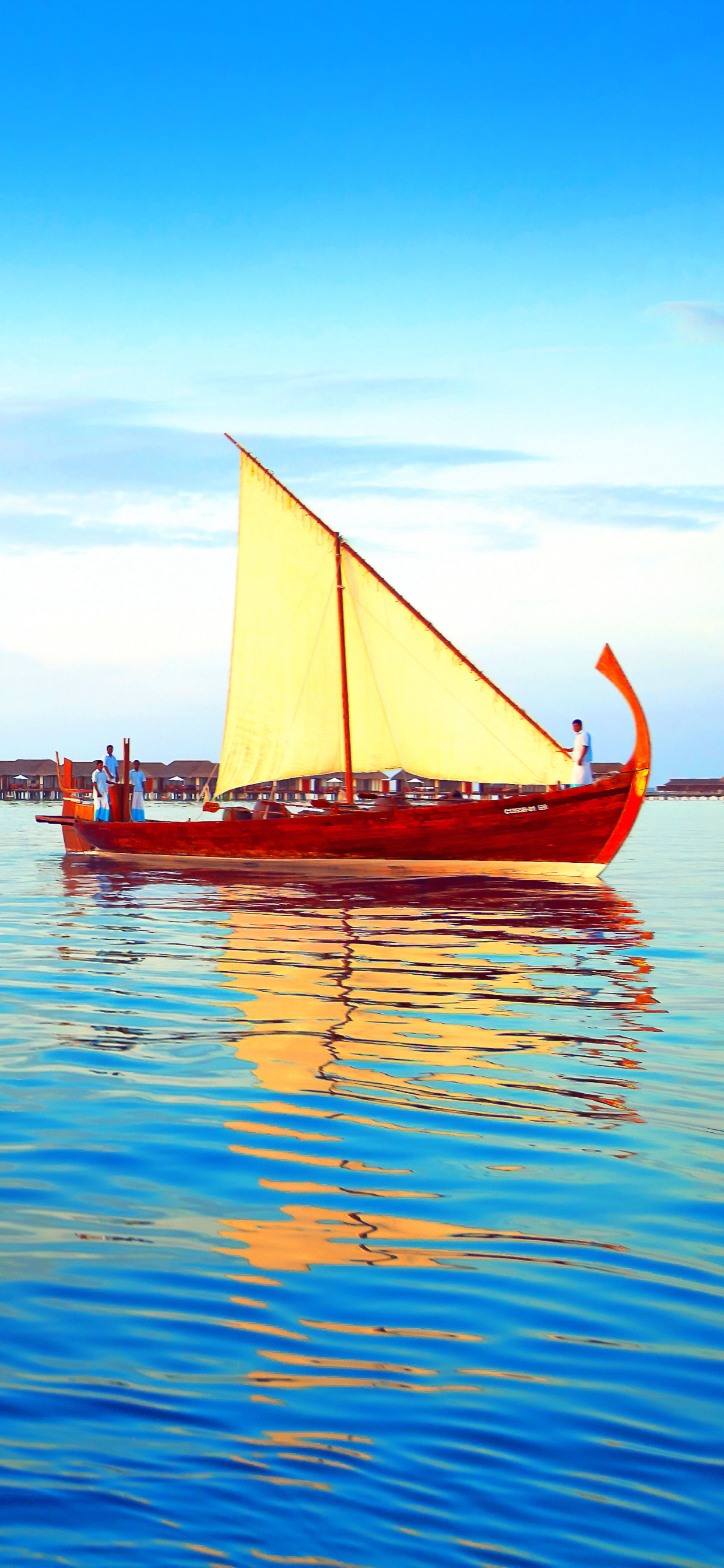 Rotes Segelboot Auf See Tagsüber. Wallpaper in 1242x2688 Resolution