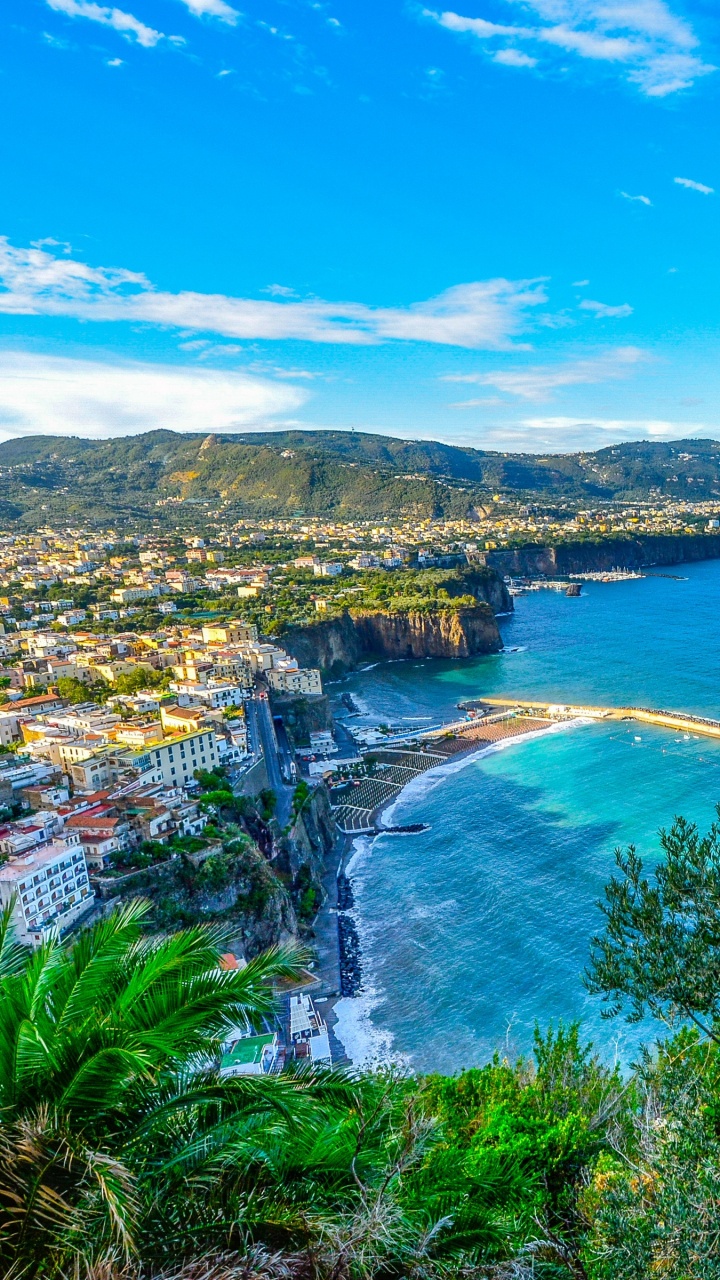 Vue Aérienne de la Ville Près de la Mer Pendant la Journée. Wallpaper in 720x1280 Resolution