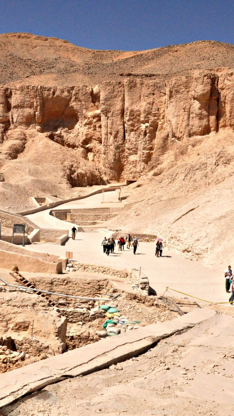 People Walking on Brown Sand During Daytime. Wallpaper in 750x1334 Resolution