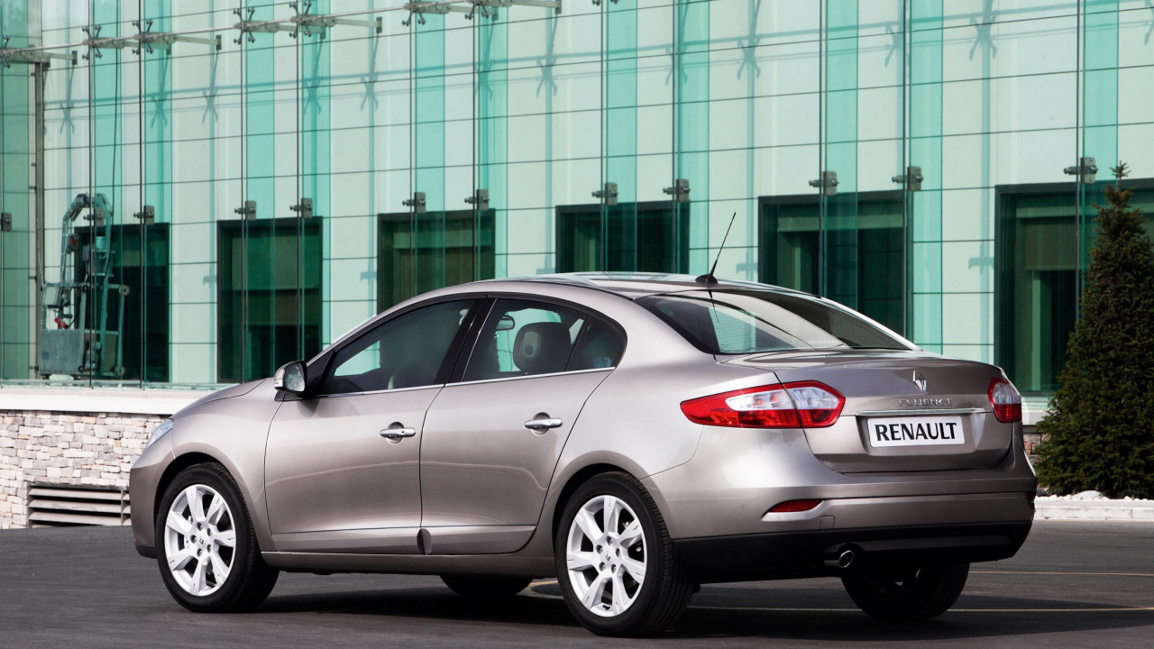 Silver Mercedes Benz c Class Parked on Parking Lot. Wallpaper in 1280x720 Resolution
