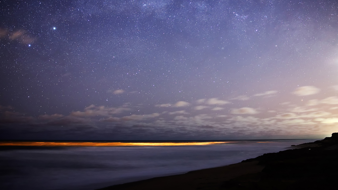 Body of Water Under Starry Night. Wallpaper in 1366x768 Resolution