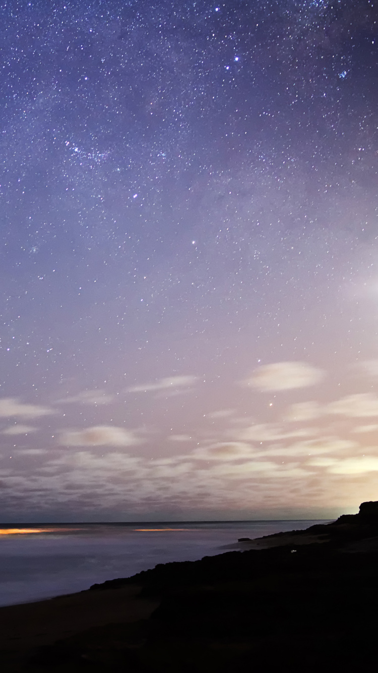 Body of Water Under Starry Night. Wallpaper in 750x1334 Resolution
