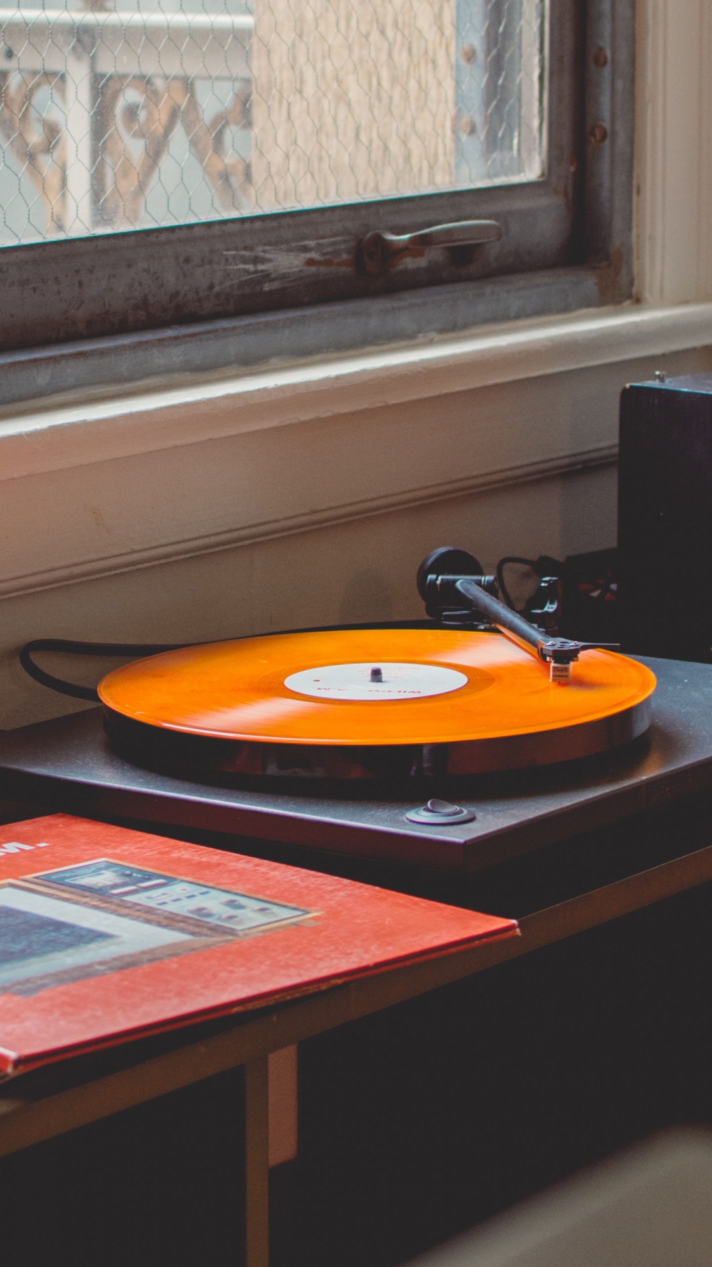 Schallplatte, Plattenspieler, Phonograph, Orange, Zimmer. Wallpaper in 1440x2560 Resolution