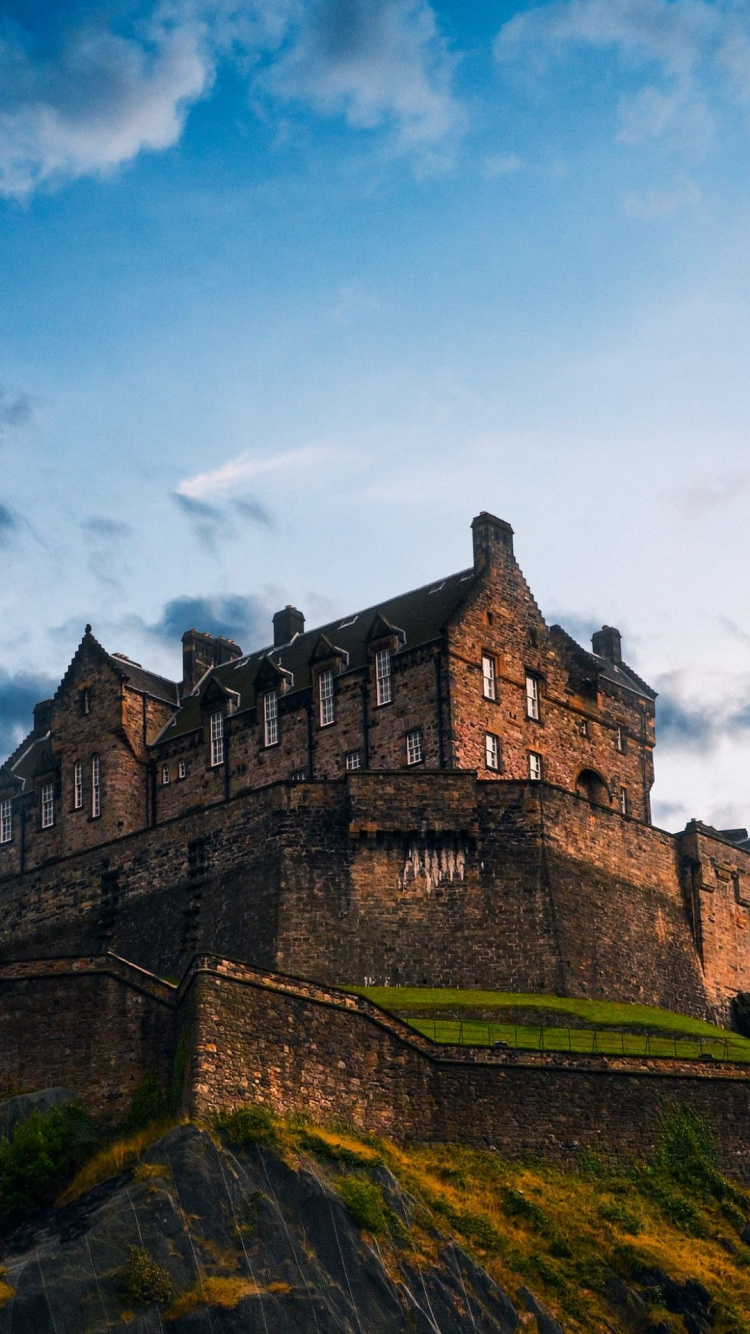 Princes Street Gardens, Edinburgh Castle, Ivanhoe, Rob Roy, Cloud. Wallpaper in 750x1334 Resolution