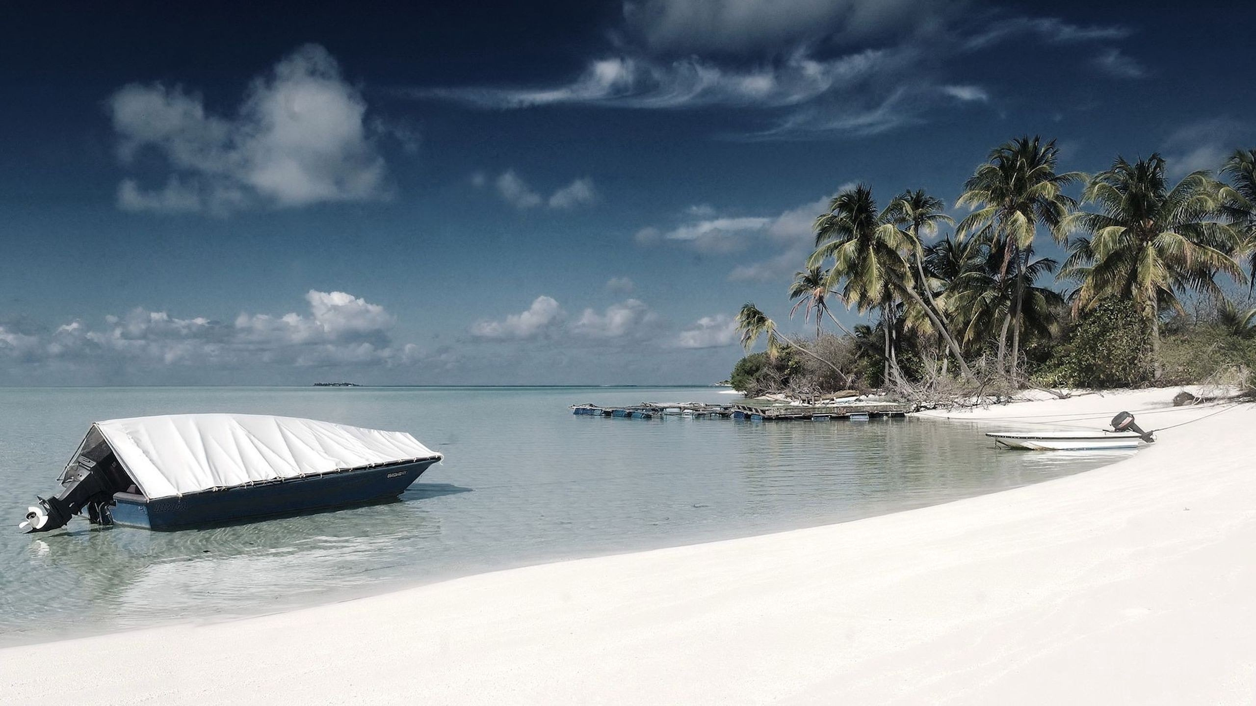 White and Black Boat on Sea During Daytime. Wallpaper in 2560x1440 Resolution
