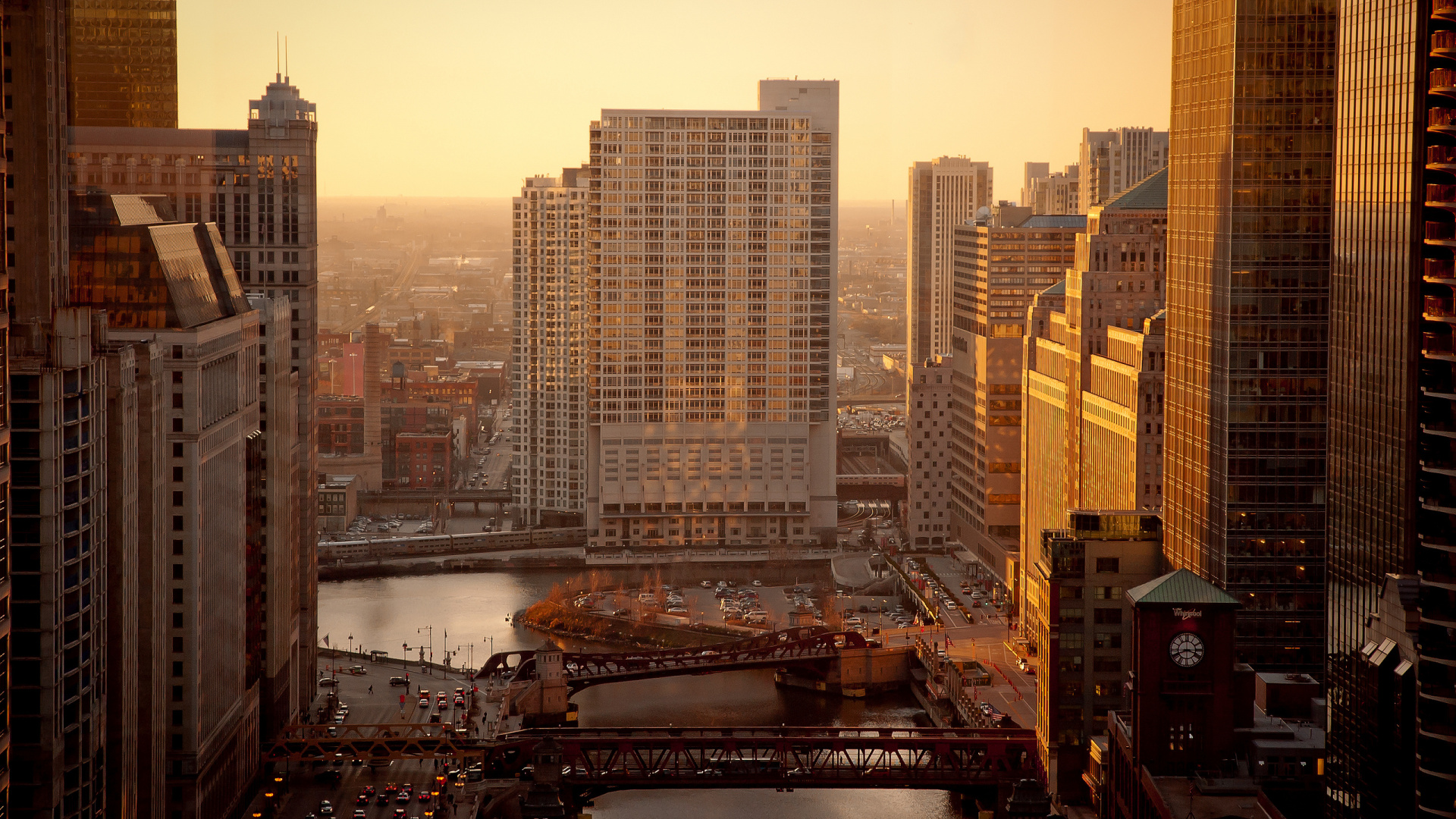 Immeubles de Grande Hauteur Près D'un Plan D'eau Pendant la Journée. Wallpaper in 1920x1080 Resolution