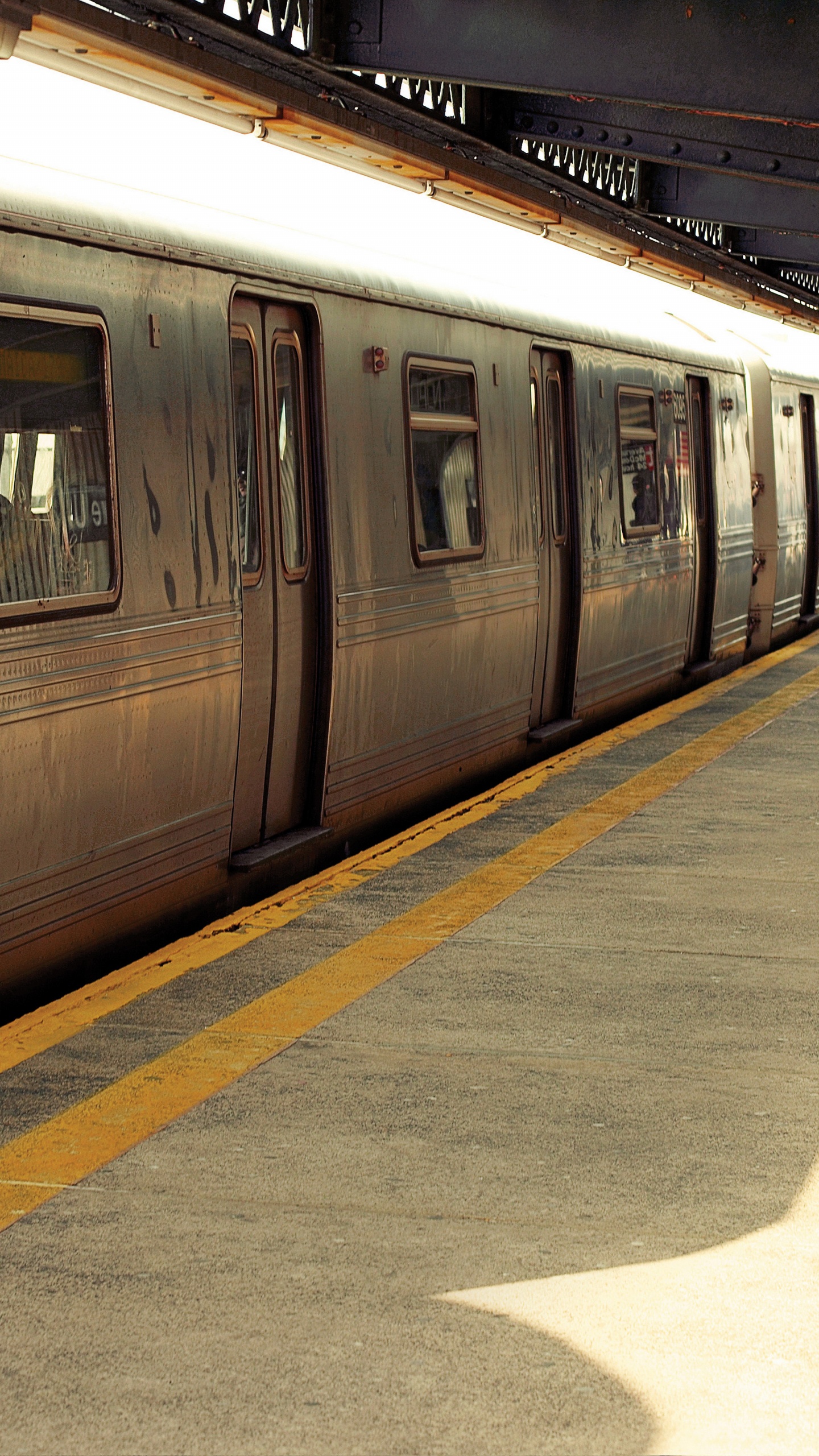 Standing, Rolling Stock, Transport, Metro, Rapid Transit. Wallpaper in 1440x2560 Resolution