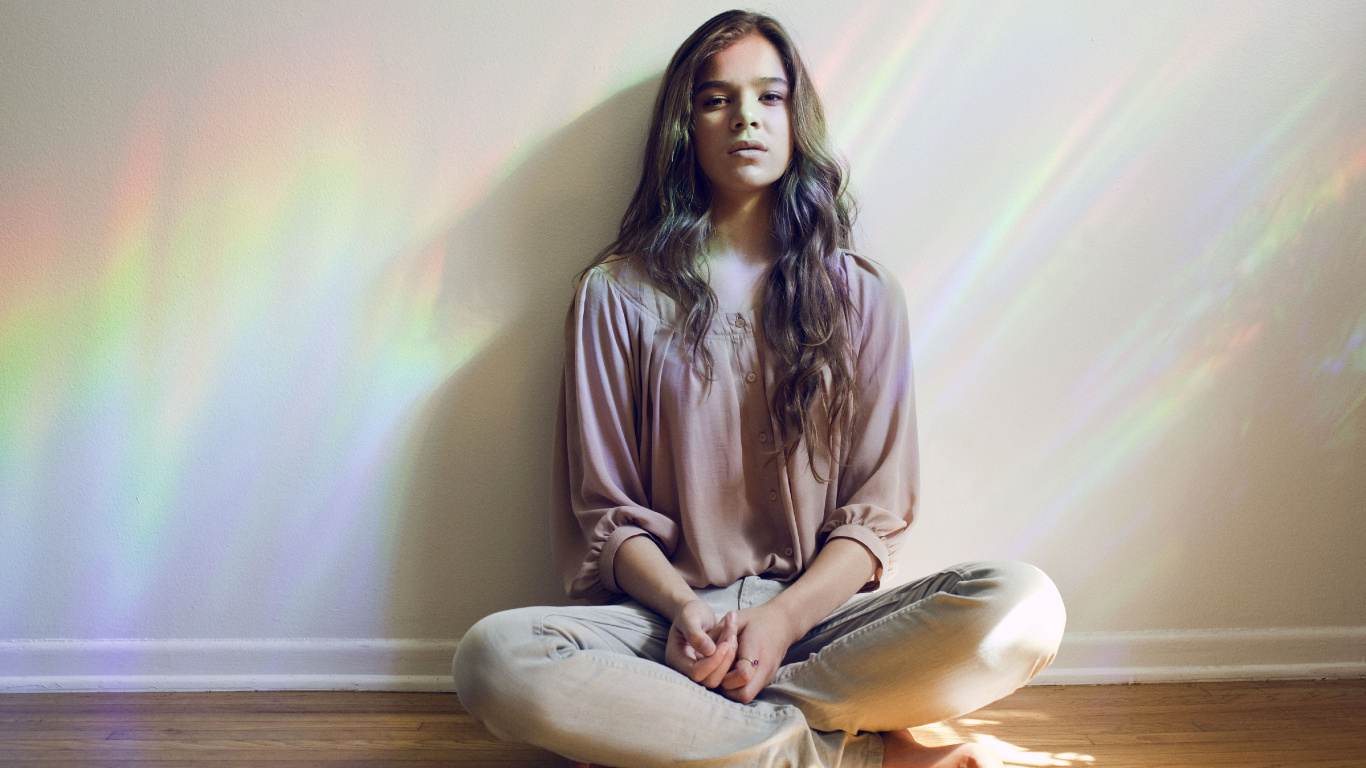 Hailee Steinfeld, Sitting, Meditation, Long Hair, Music. Wallpaper in 1366x768 Resolution