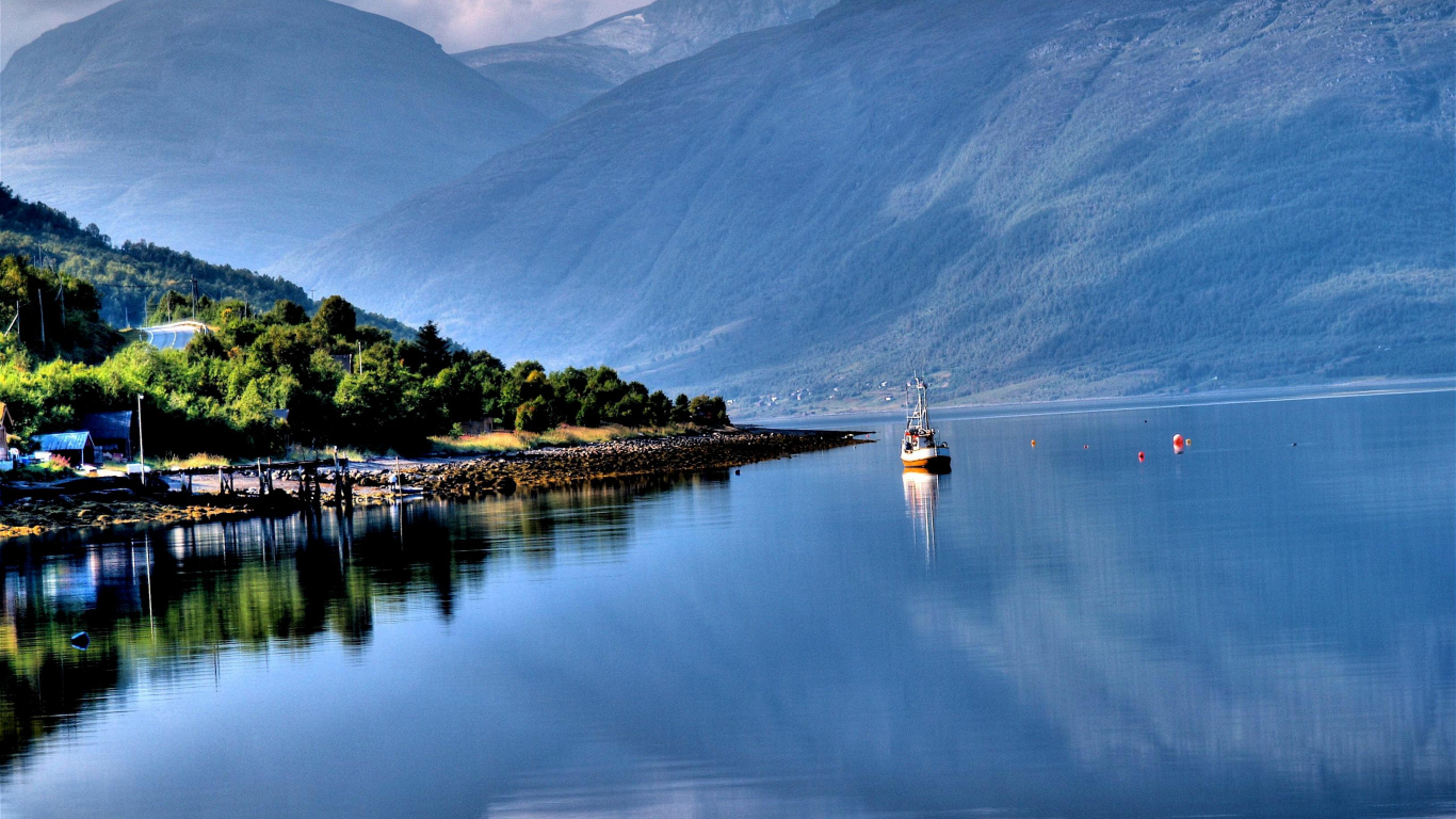 Man in White Shirt Riding on White Boat on Lake During Daytime. Wallpaper in 1366x768 Resolution