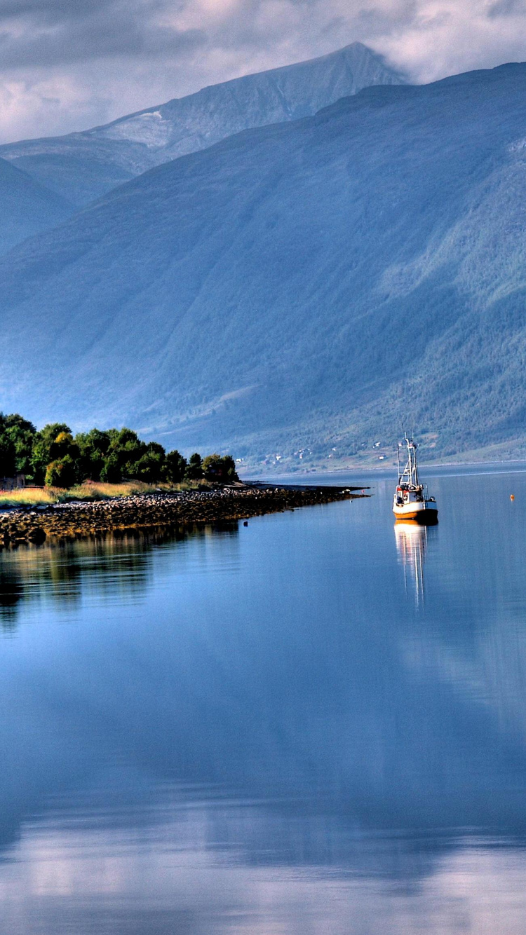 Man in White Shirt Riding on White Boat on Lake During Daytime. Wallpaper in 750x1334 Resolution