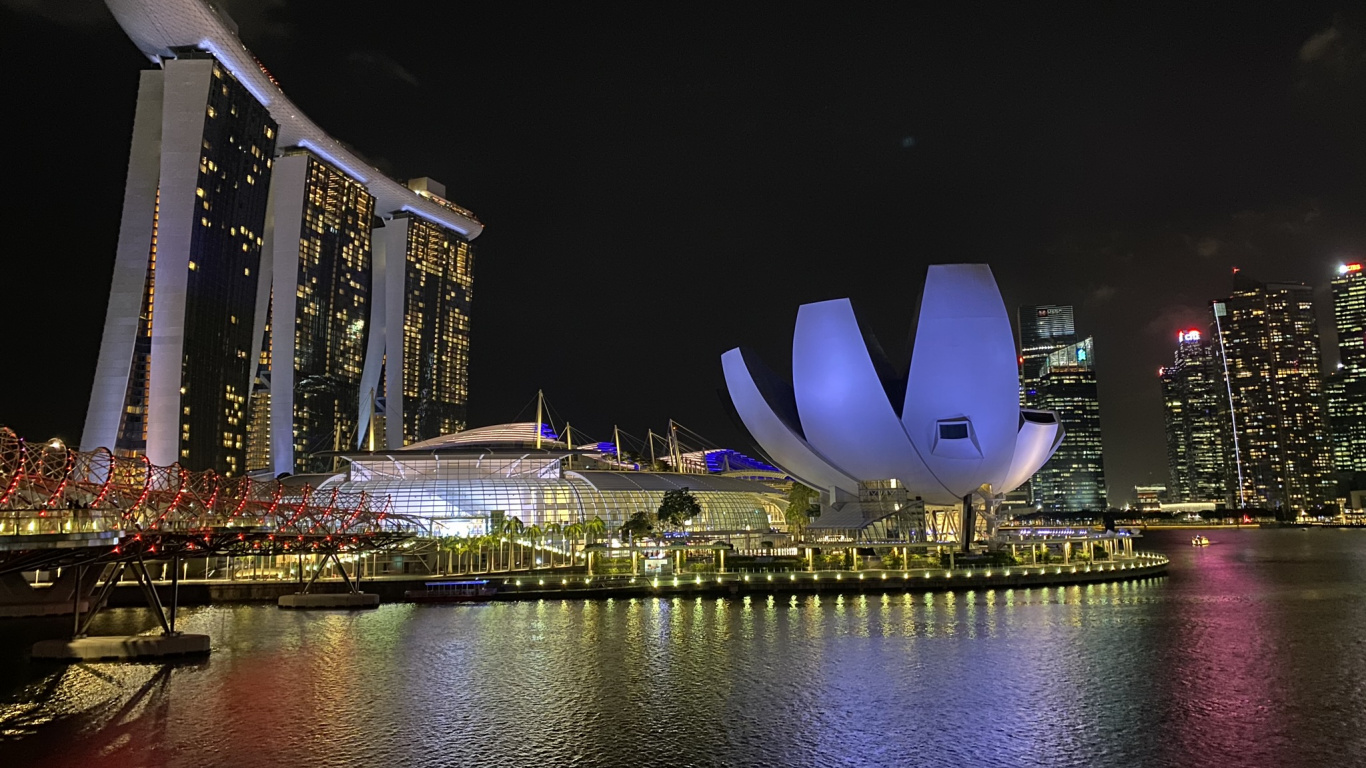 Singapur, Reflexion, ArtScience Museum, Wolkenkratzer, Wasser. Wallpaper in 1366x768 Resolution