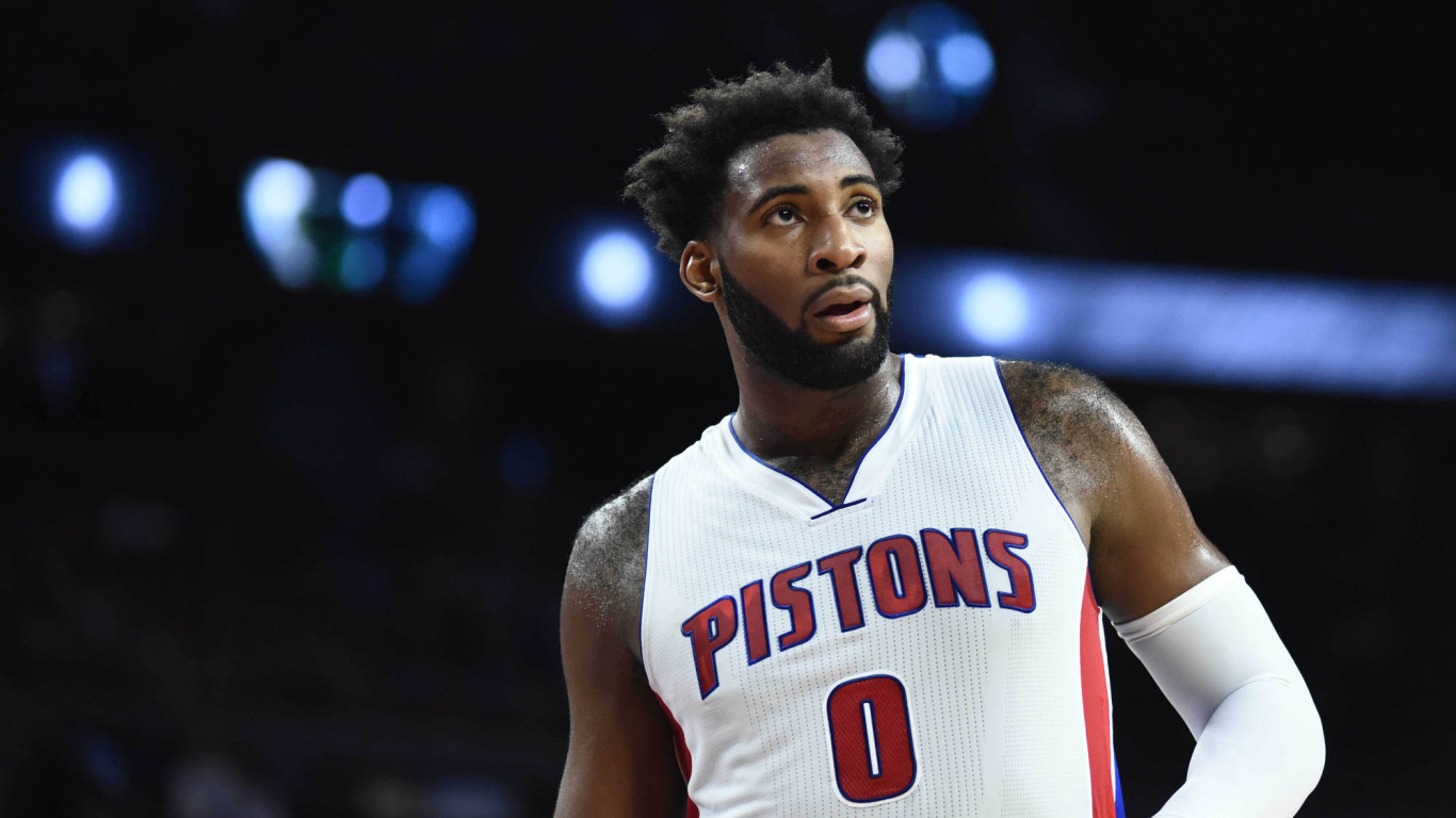 Man in White and Red Jersey Shirt. Wallpaper in 1366x768 Resolution