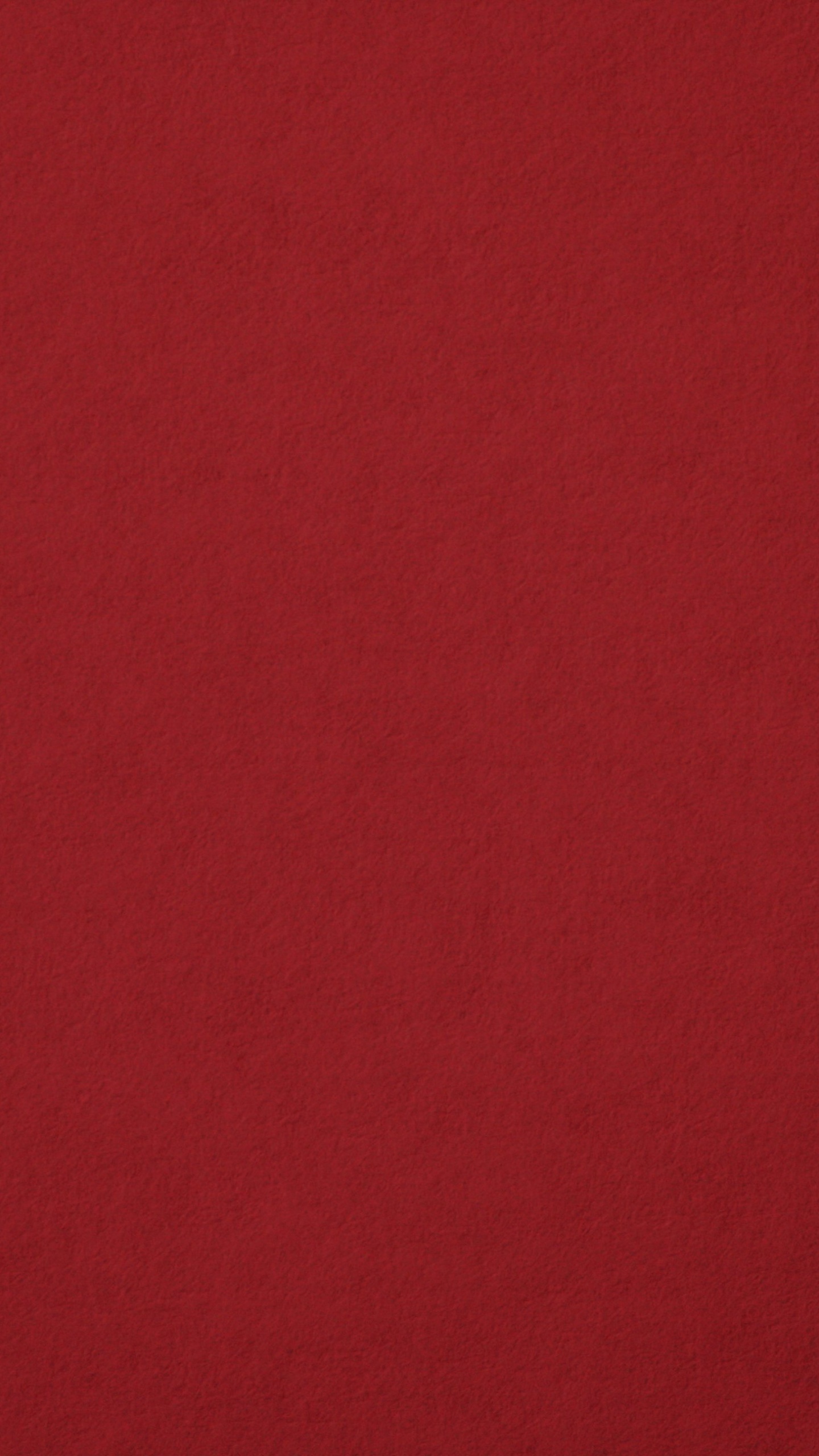 Textile Rouge Sur Table en Bois Marron. Wallpaper in 1440x2560 Resolution