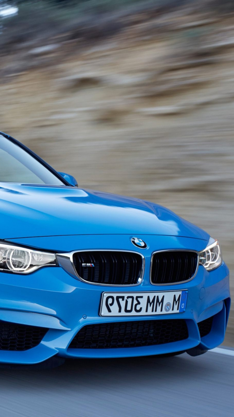 Blauer Bmw m 3 Tagsüber Unterwegs. Wallpaper in 750x1334 Resolution
