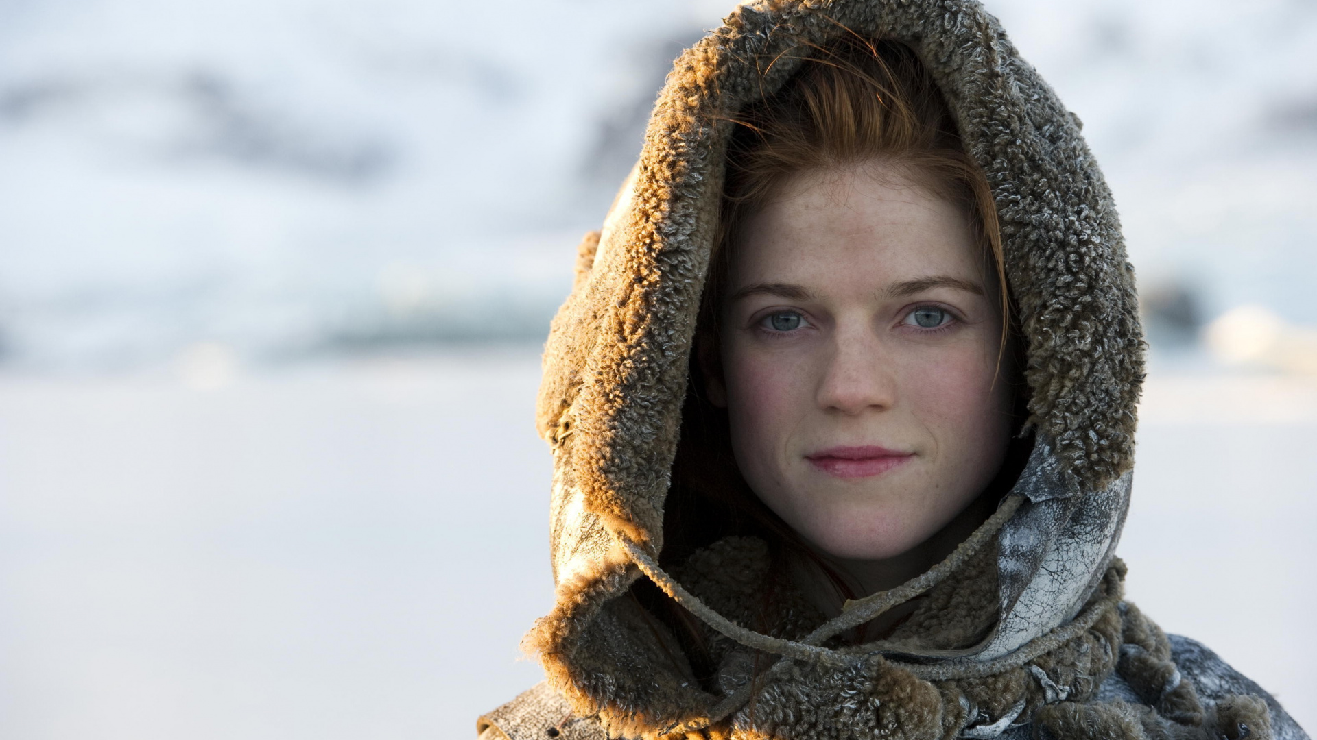 Frau im Braun-beigen Hoodie Hood. Wallpaper in 1920x1080 Resolution