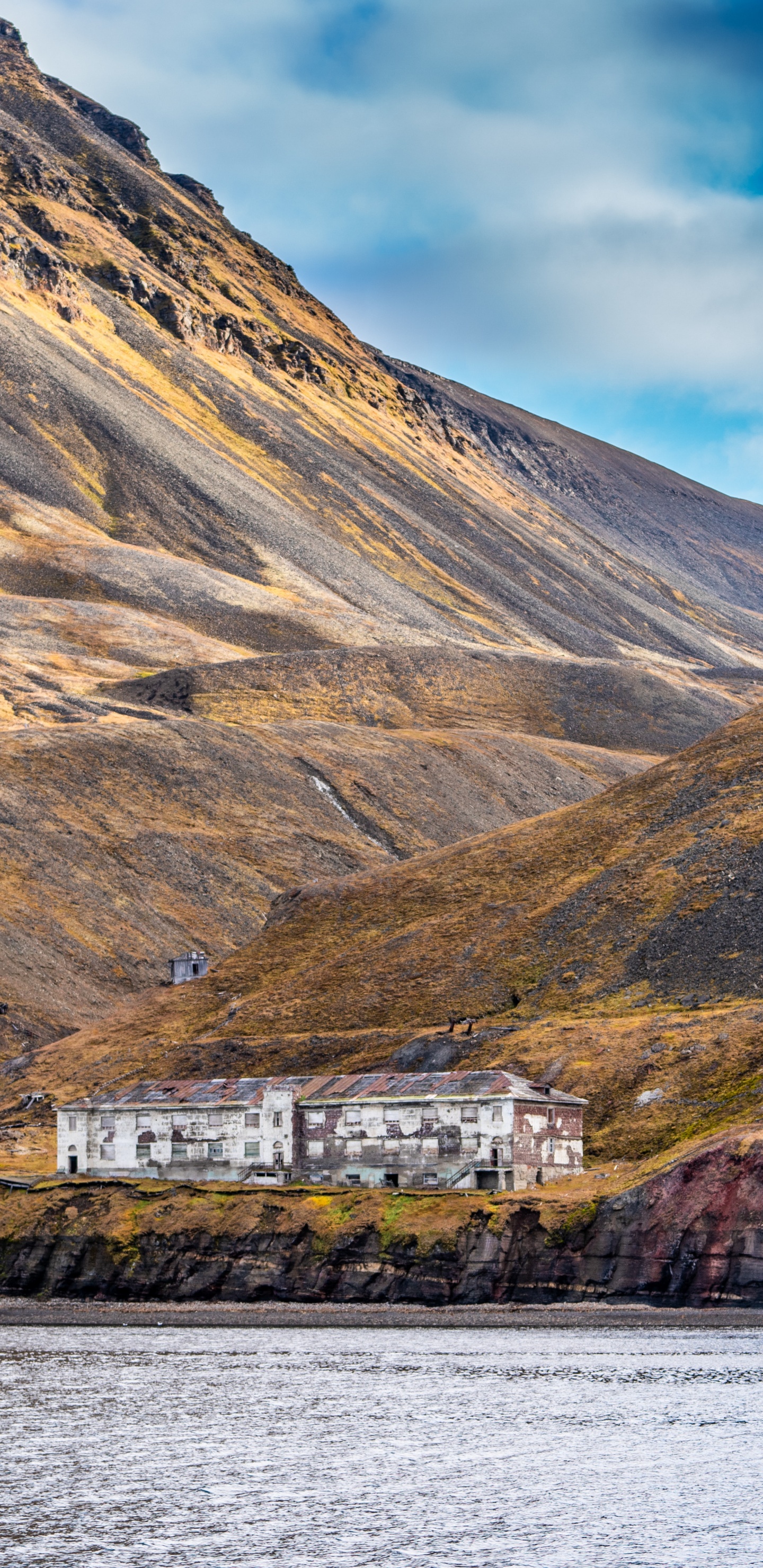 Highland, Barentsburg, Mountain, Water, Cloud. Wallpaper in 1440x2960 Resolution