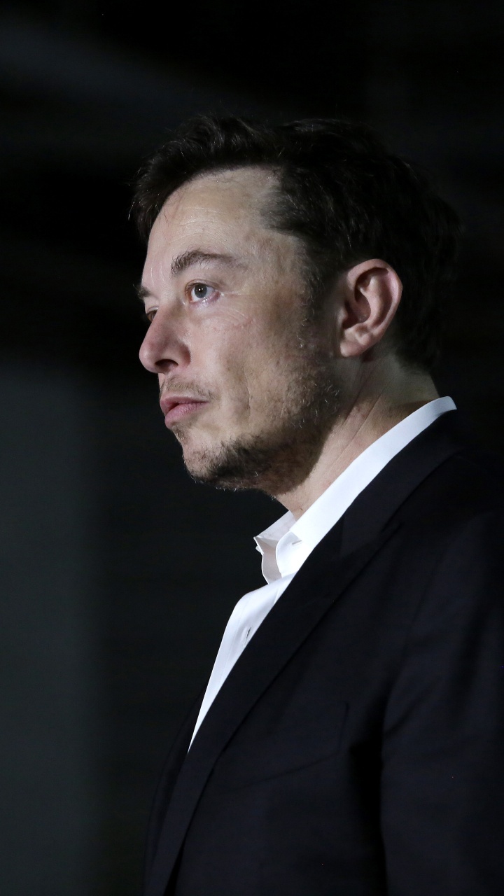 Elon Musk, Tham Luang Cave Rescue, Suit, Businessperson, Entrepreneur. Wallpaper in 720x1280 Resolution