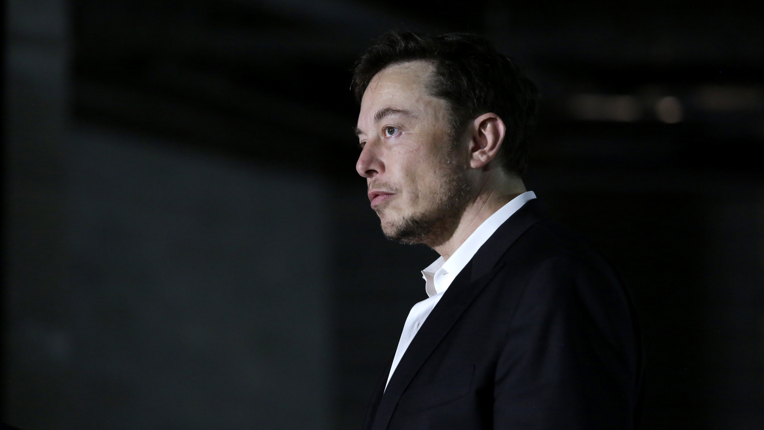 Elon Musk, Rescate de la Cueva de Tham Luang, Traje, Empresario, Elon Almizcles Tesla Roadster. Wallpaper in 2560x1440 Resolution