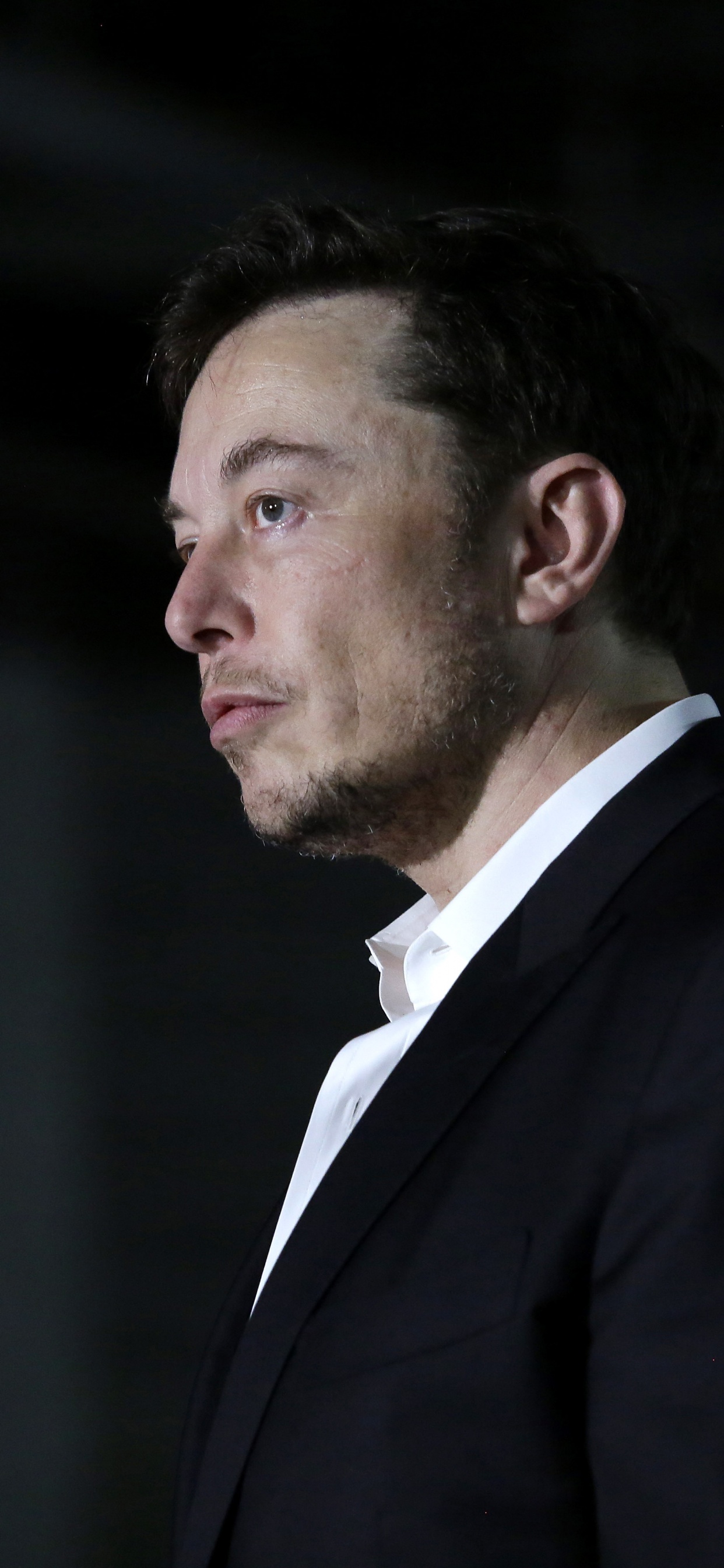 Elon Musk, Rettung Aus Der Tham-Luang-Höhle, Anzug, Kaufmann, Unternehmer. Wallpaper in 1242x2688 Resolution