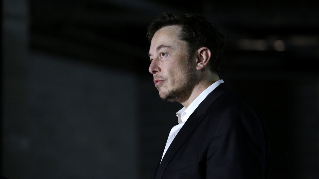 Elon Musk, Rettung Aus Der Tham-Luang-Höhle, Anzug, Kaufmann, Unternehmer. Wallpaper in 1280x720 Resolution