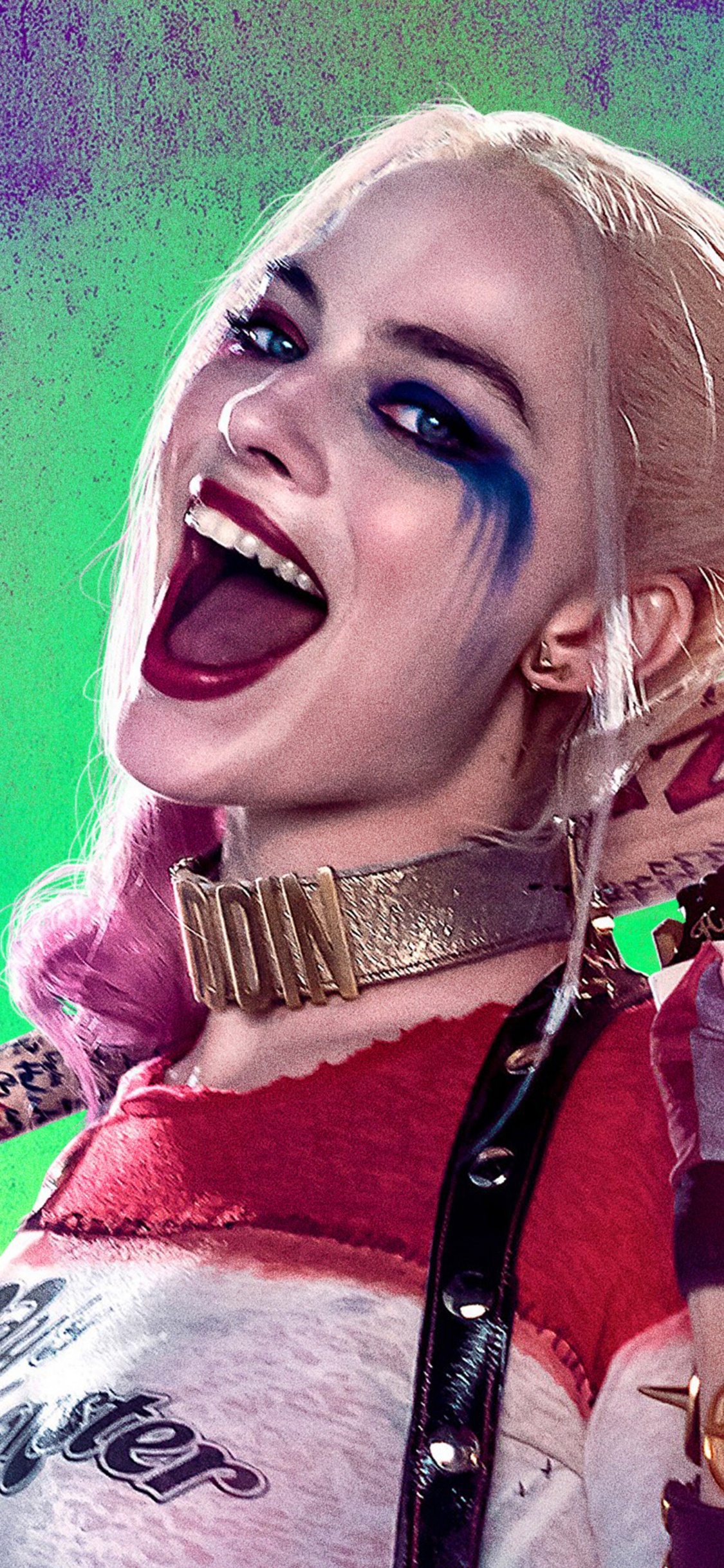 Frau im Schwarz-weißen Langarmhemd. Wallpaper in 1125x2436 Resolution