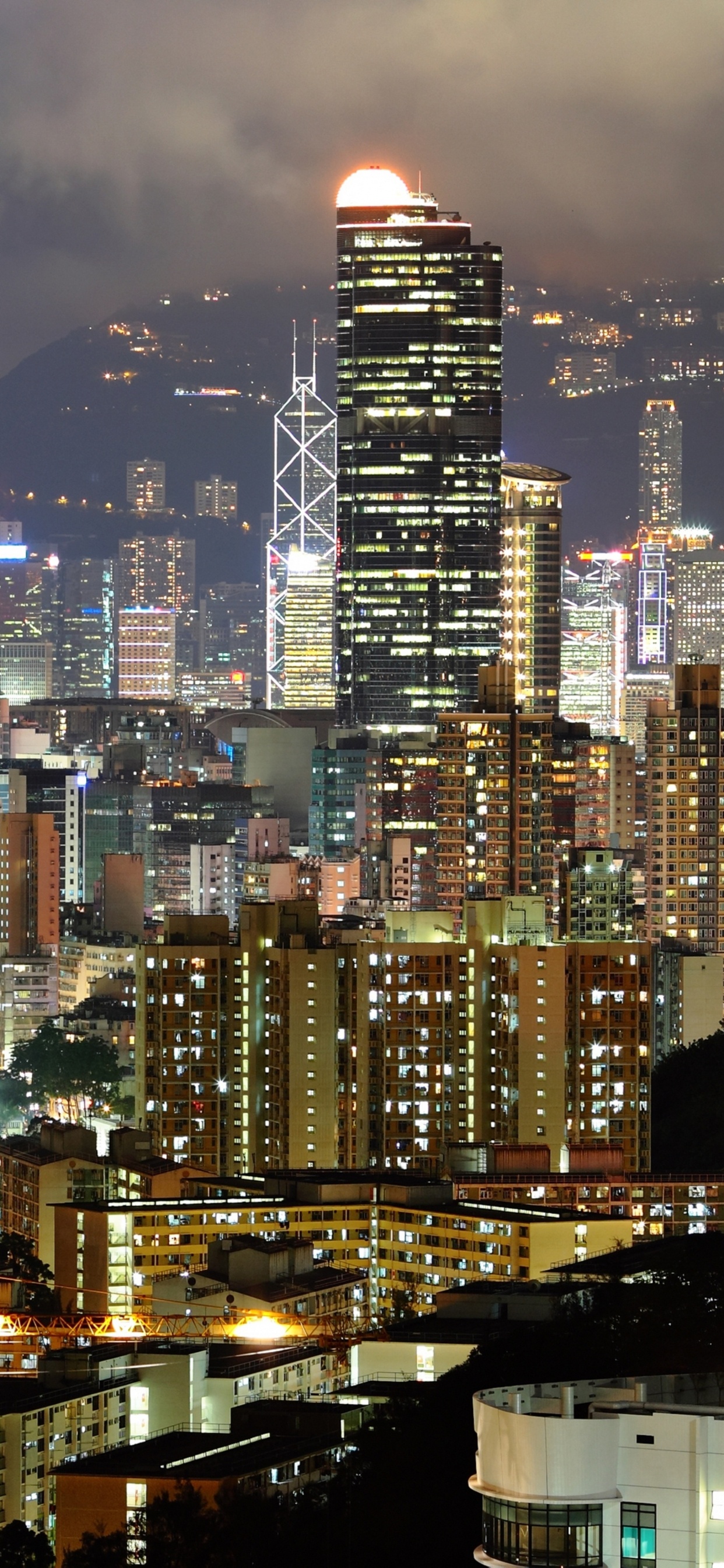 Skyline Der Stadt Bei Nacht Night. Wallpaper in 1242x2688 Resolution
