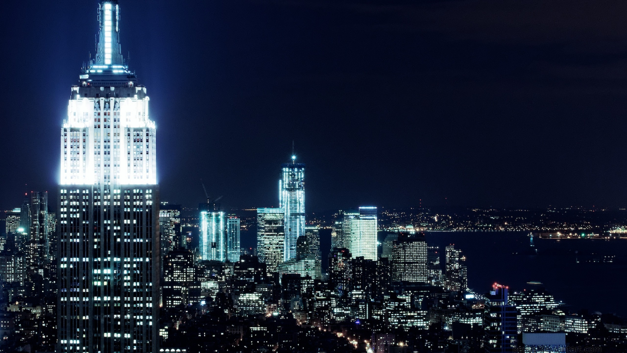 Horizon de la Ville Pendant la Nuit. Wallpaper in 2560x1440 Resolution