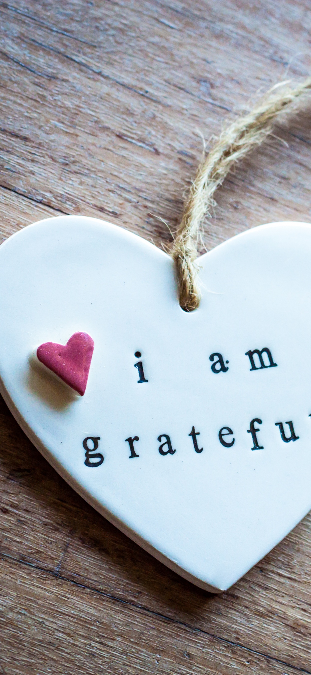 je T'aime Pendentif en Forme de Coeur. Wallpaper in 1242x2688 Resolution