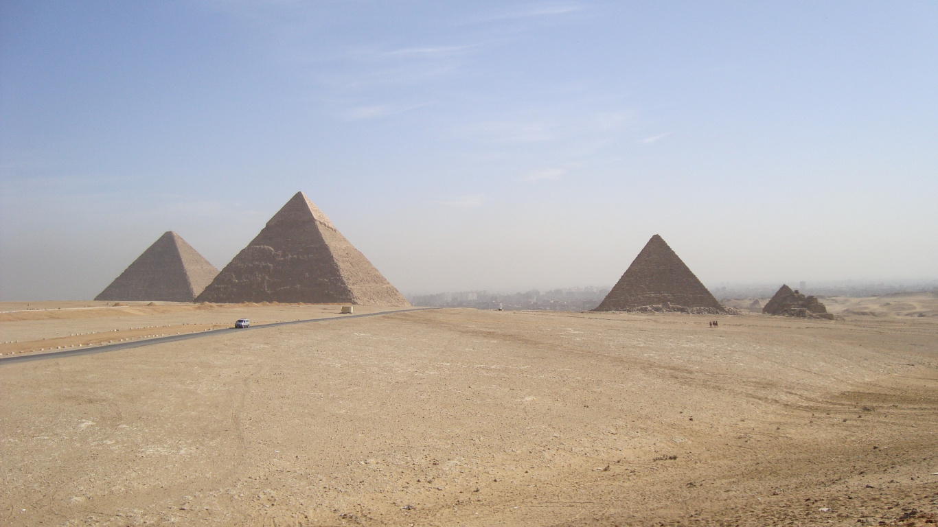 Brown Pyramid Under Blue Sky During Daytime. Wallpaper in 1366x768 Resolution