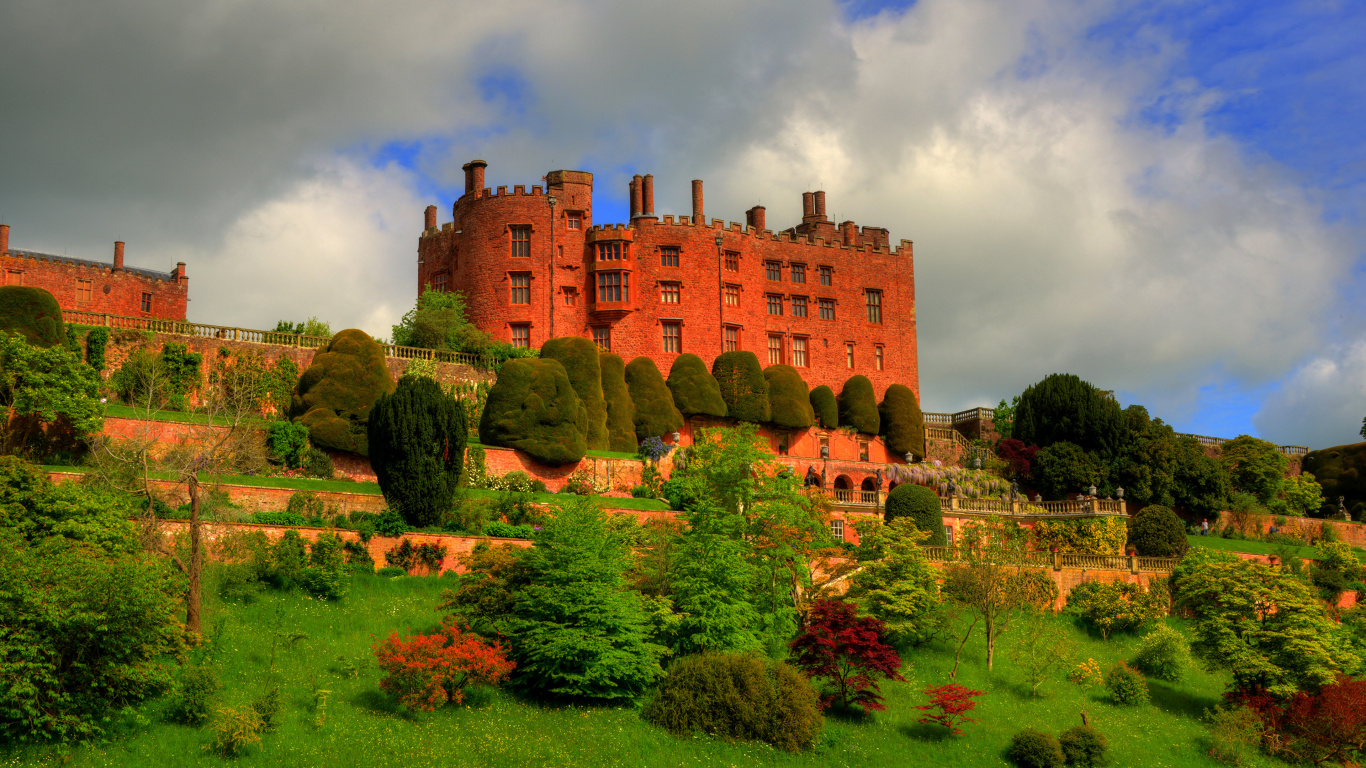 Brown Concrete Castle Under Cloudy Sky During Daytime. Wallpaper in 1366x768 Resolution