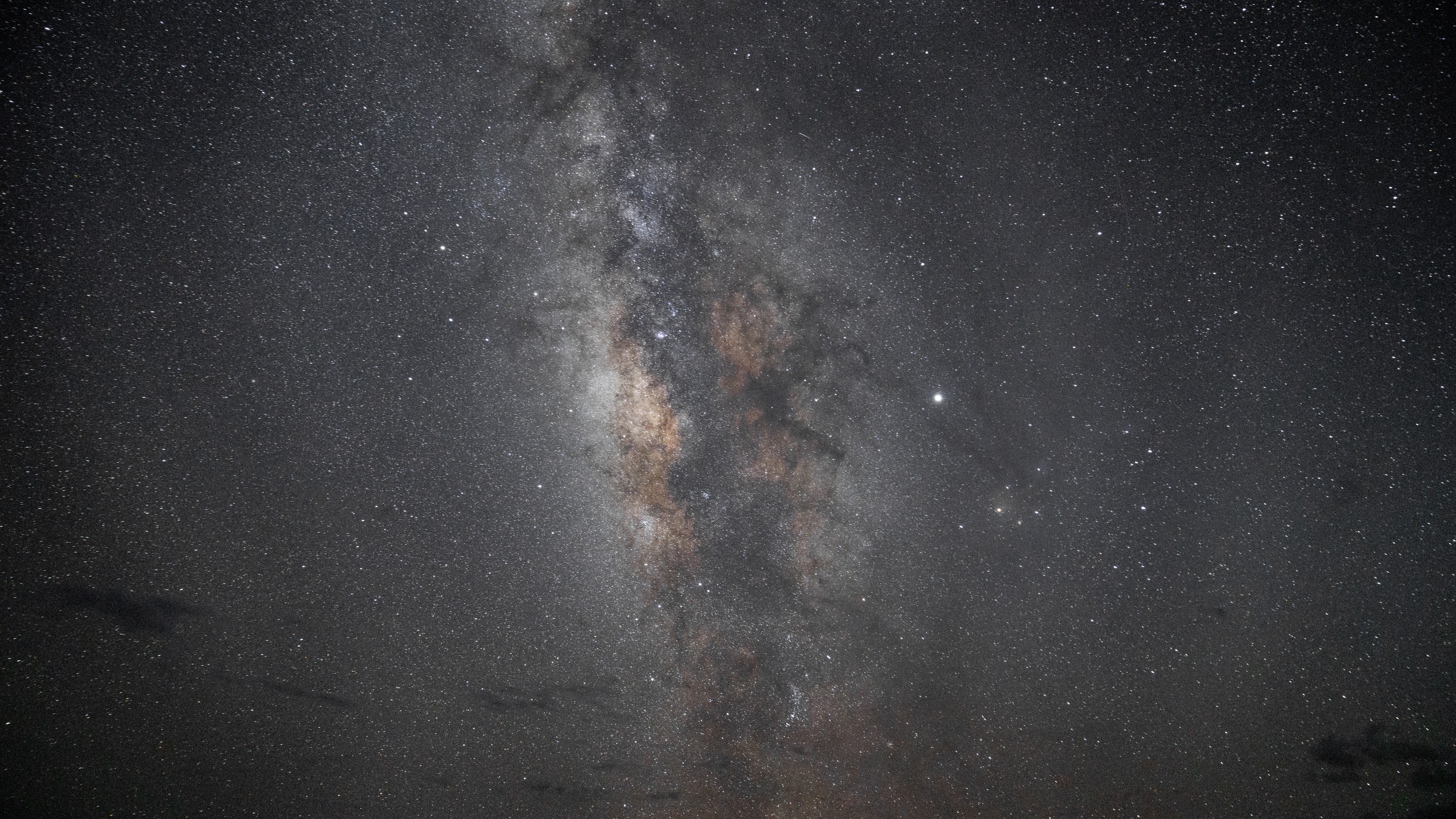 Schwarze Und Braune Sternennacht. Wallpaper in 7680x4320 Resolution