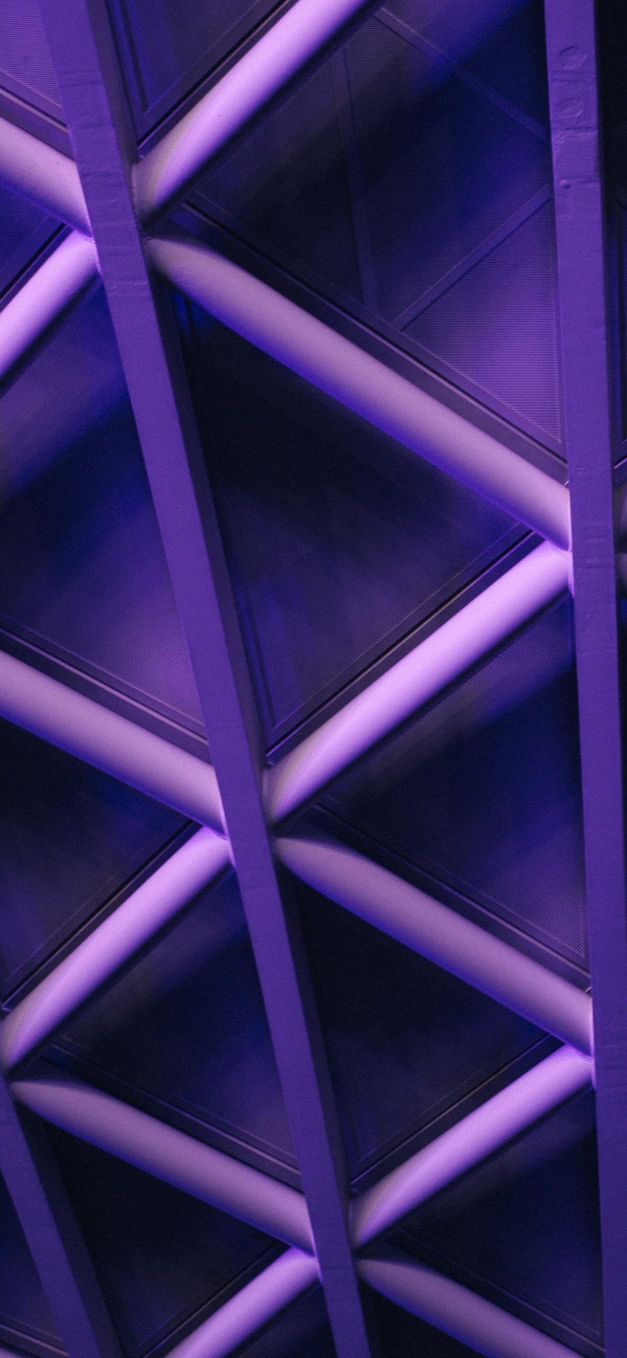 Weiße Und Blaue Decke Mit Weißer Decke. Wallpaper in 1242x2688 Resolution