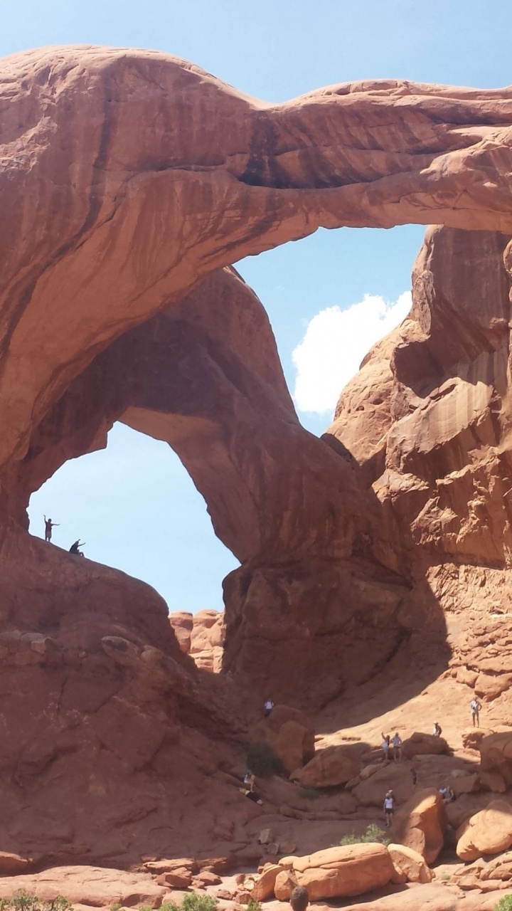 Brown Rock Formation During Daytime. Wallpaper in 720x1280 Resolution