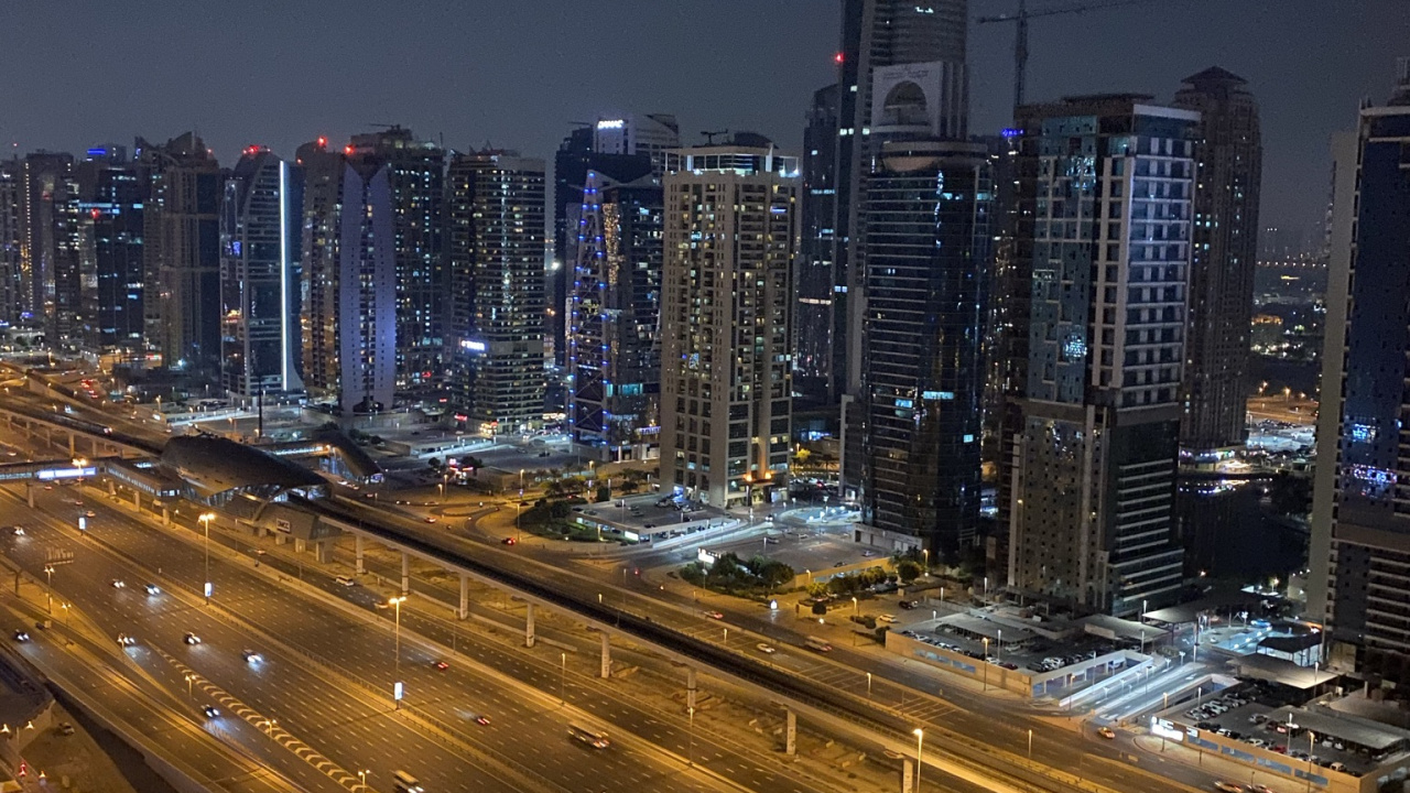 Dubai, Nacht, Road, Stadtgebiet, Infrastruktur. Wallpaper in 1280x720 Resolution