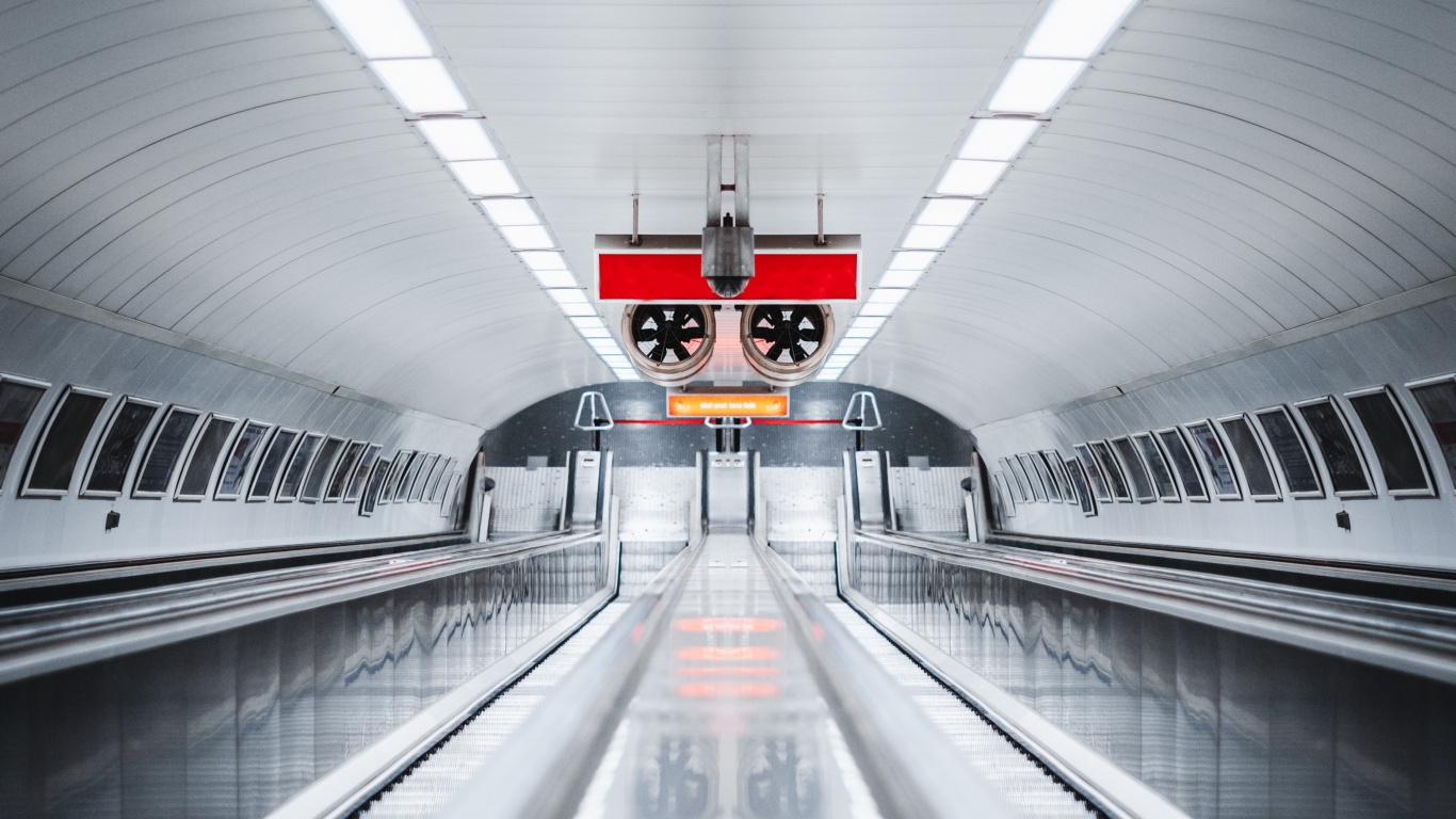 Rot-weißer Zug im Tunnel. Wallpaper in 1366x768 Resolution