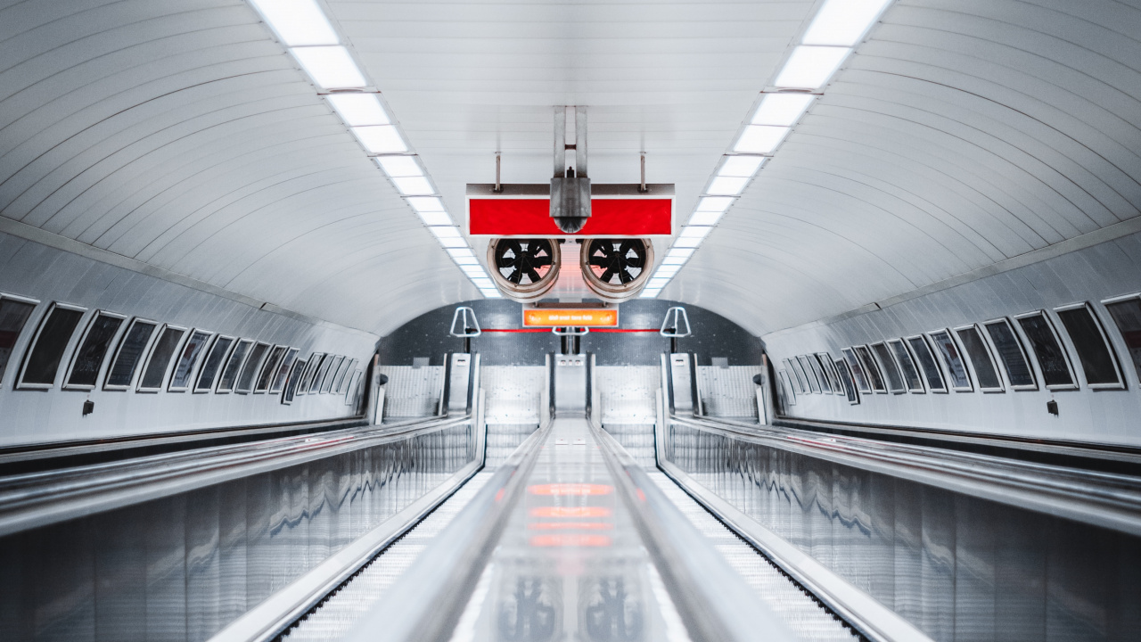 Red and White Train in Tunnel. Wallpaper in 1280x720 Resolution