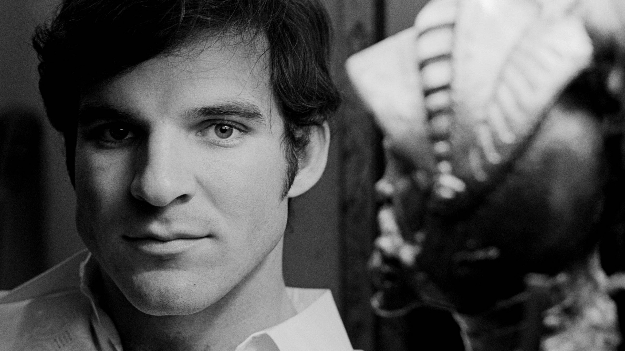 Man in White Collared Shirt. Wallpaper in 2560x1440 Resolution