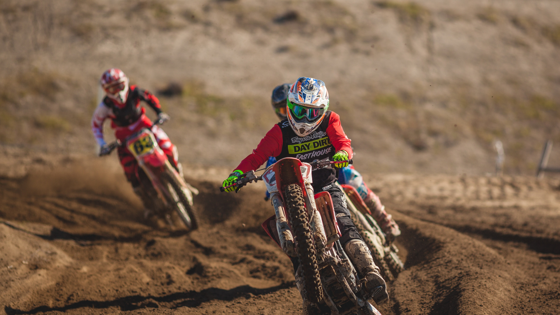 Homme en Costume de Motocross Vert et Noir Équitation Motocross Dirt Bike. Wallpaper in 1920x1080 Resolution