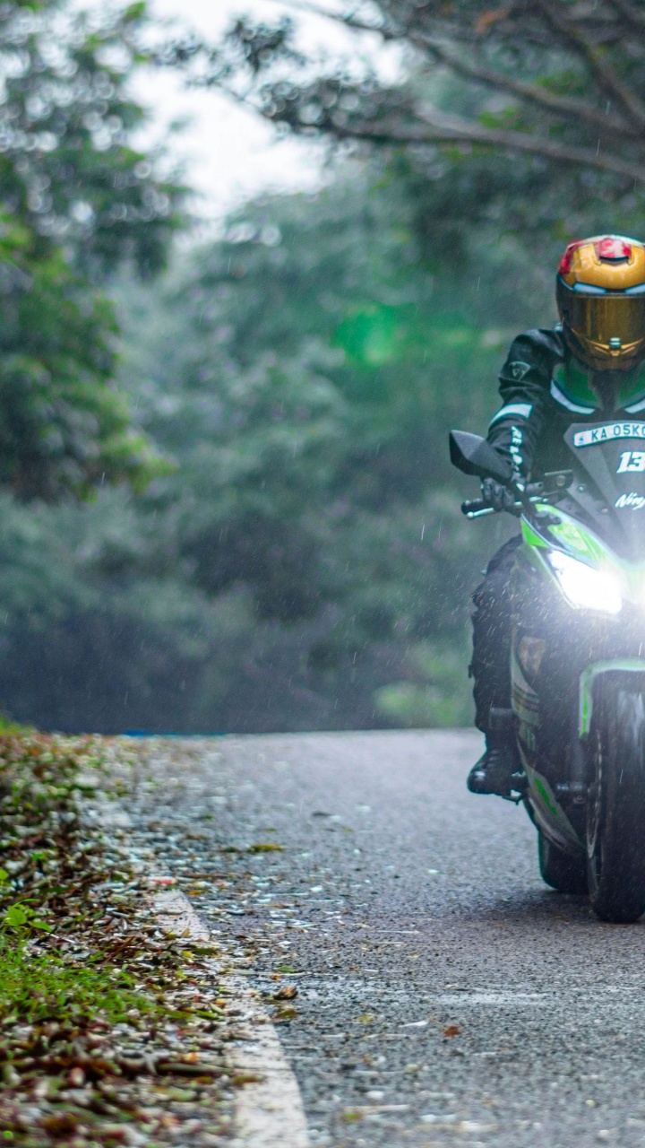 Pluie de Moto, Casque de Moto, Kawasaki Ninja H2, la Moto, Pneu. Wallpaper in 720x1280 Resolution