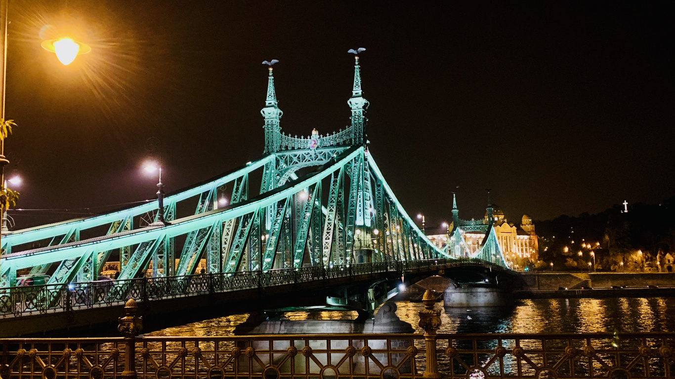 Liberty Bridge, Water, Light, Street Light, Electricity. Wallpaper in 1366x768 Resolution