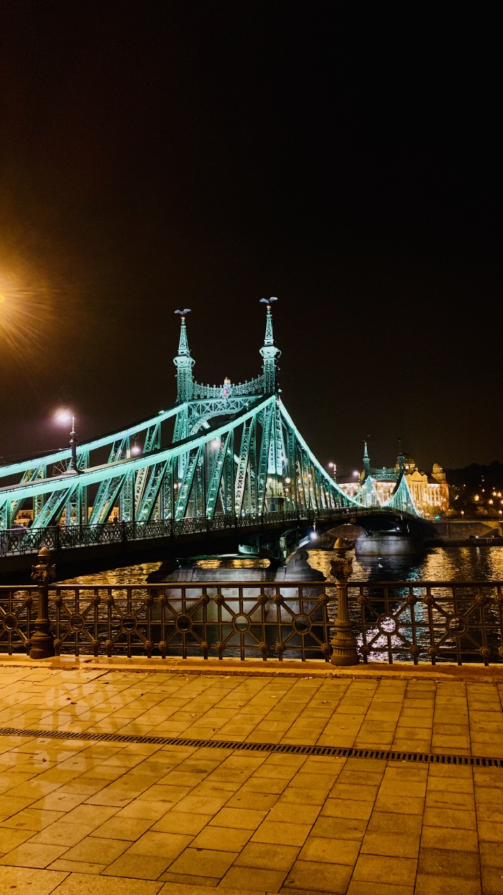 Pont de la Liberté, Eau, Lumière, Lumière de Rue, Électricité. Wallpaper in 720x1280 Resolution