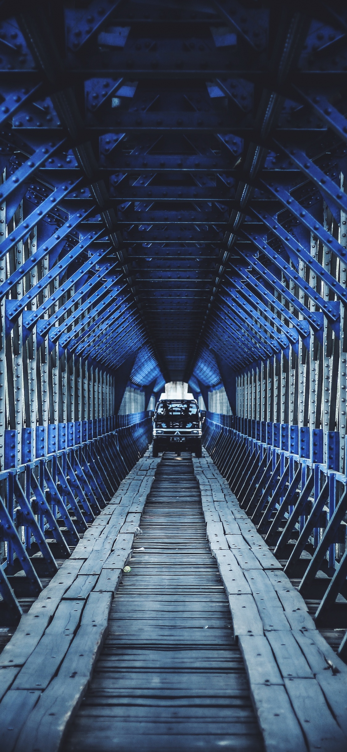 People Walking on Hallway During Daytime. Wallpaper in 1125x2436 Resolution