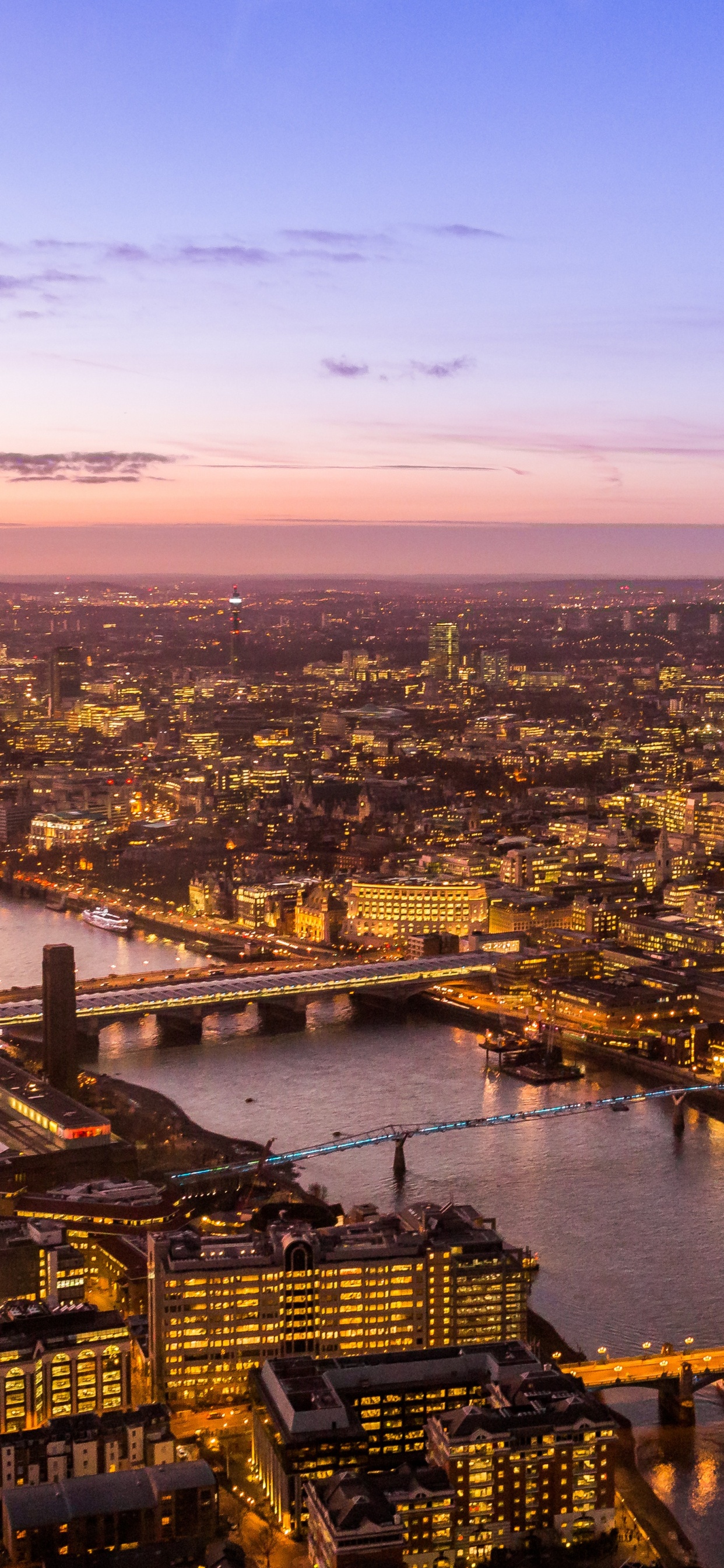 Vue Aérienne Des Bâtiments de la Ville Pendant la Journée. Wallpaper in 1242x2688 Resolution