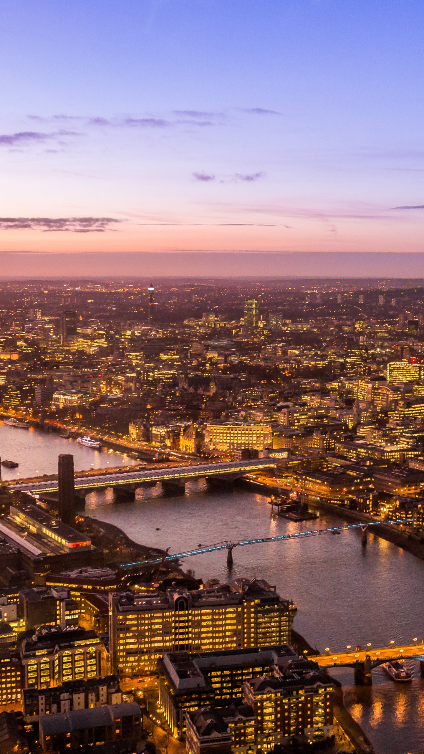 Vue Aérienne Des Bâtiments de la Ville Pendant la Journée. Wallpaper in 1440x2560 Resolution