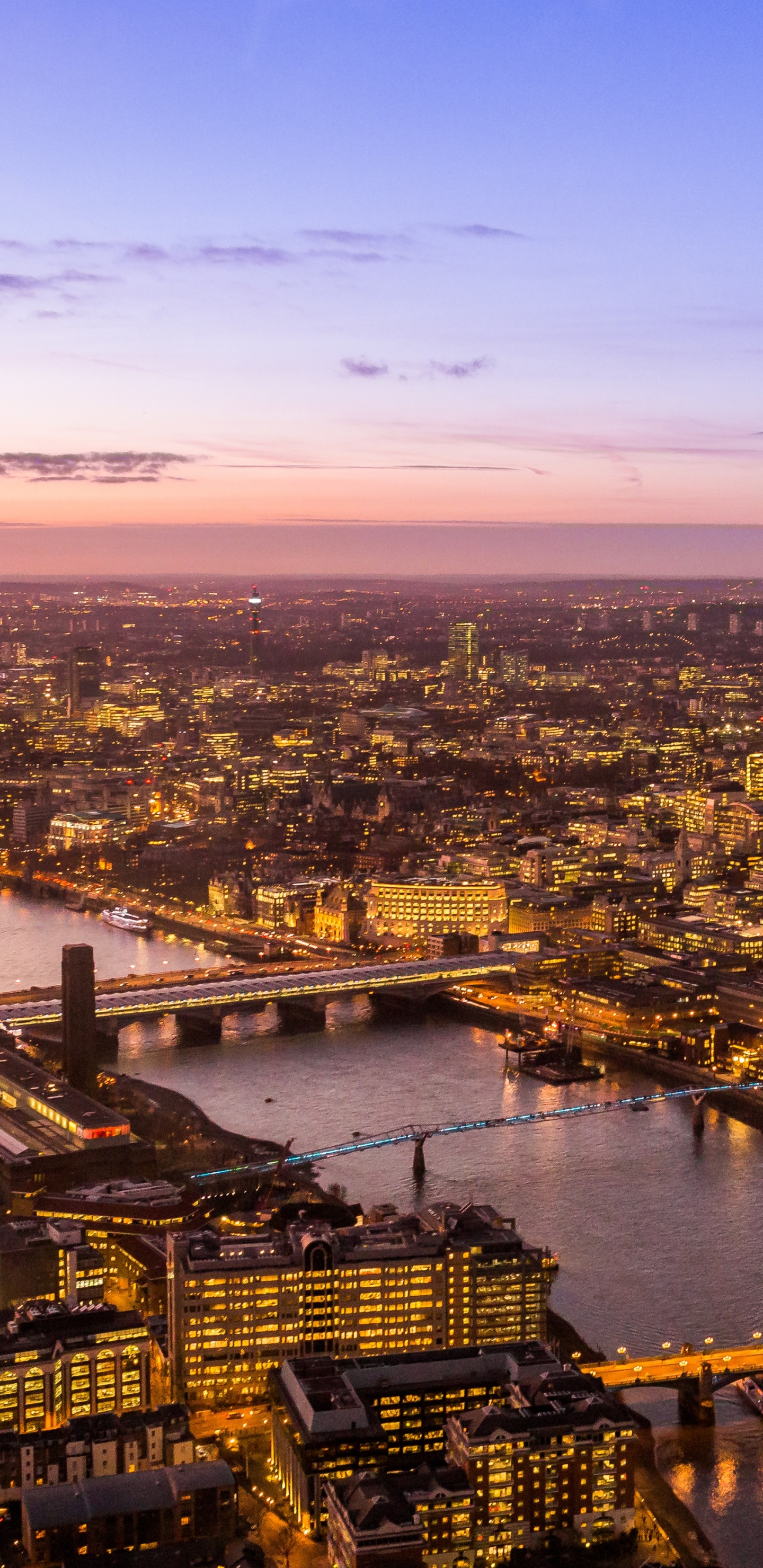 Vue Aérienne Des Bâtiments de la Ville Pendant la Journée. Wallpaper in 1440x2960 Resolution