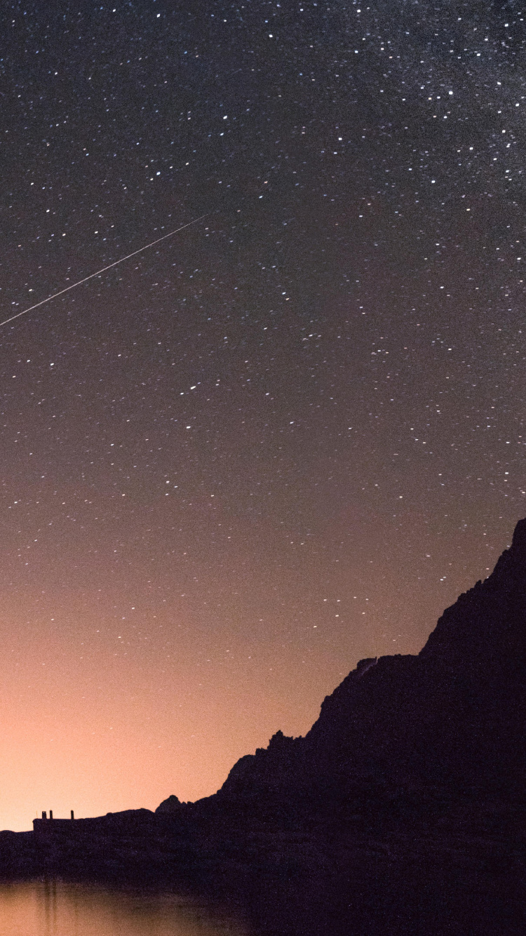 Silhouette de Montagne Pendant la Nuit. Wallpaper in 750x1334 Resolution