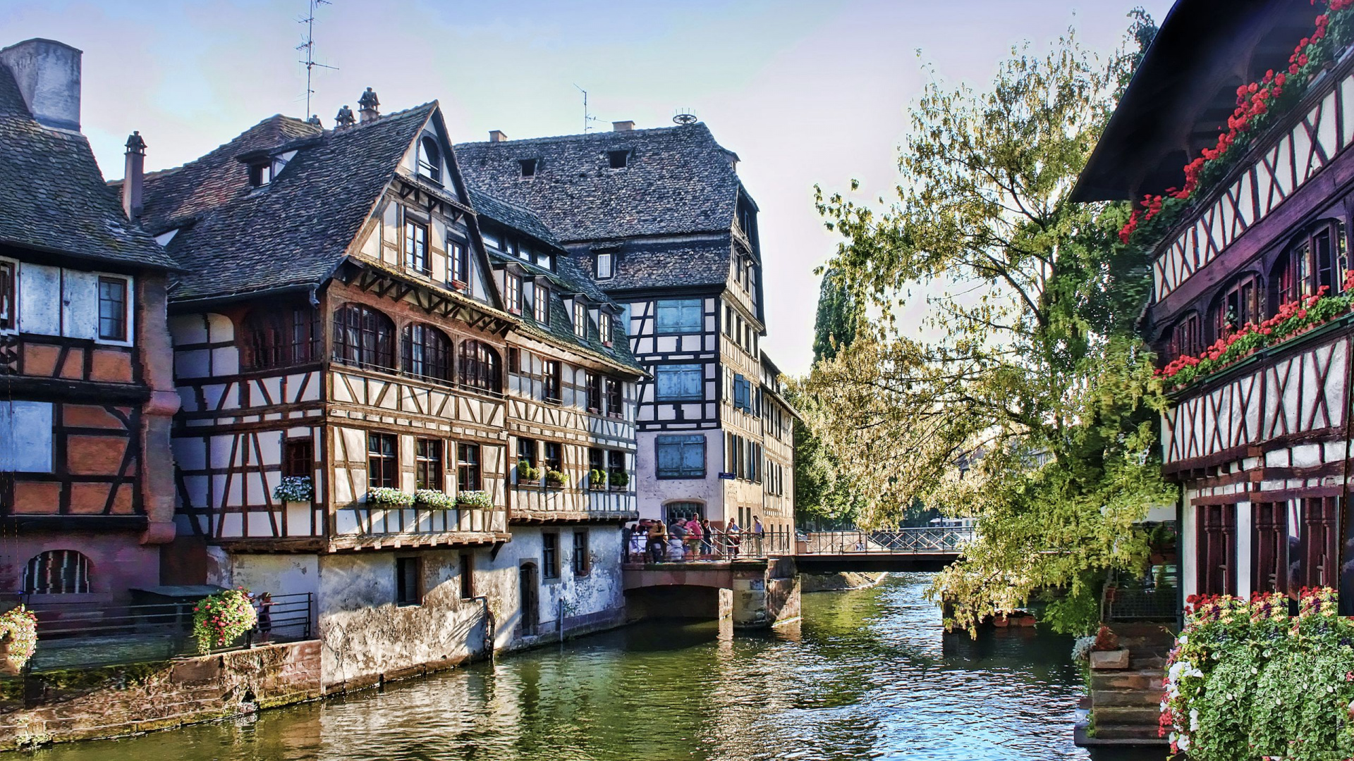 Brown and White Concrete Building Beside River During Daytime. Wallpaper in 1920x1080 Resolution